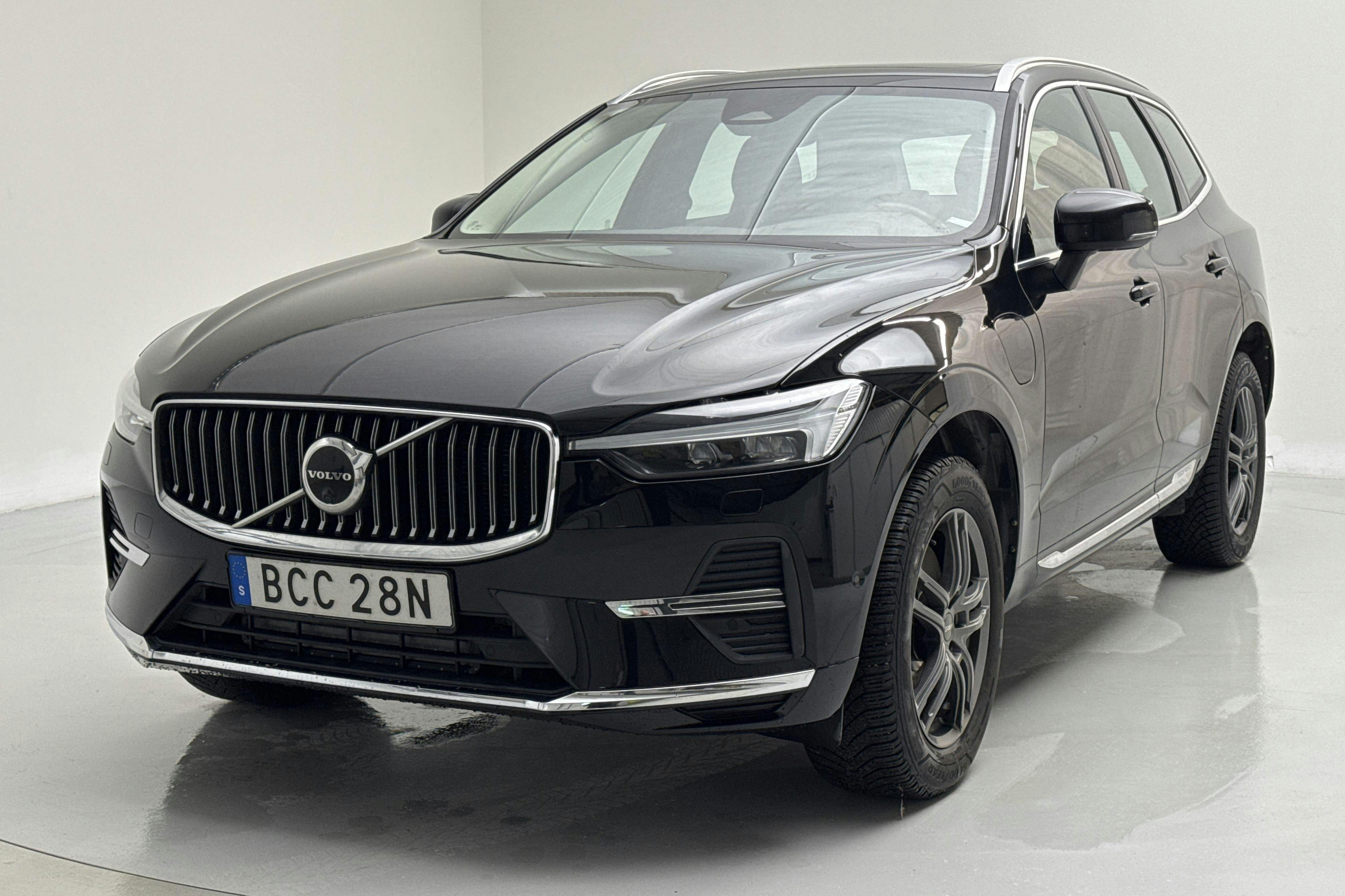 Presentationsfoto 1 av 19: Volvo XC60 T6 AWD Recharge (350hk) - 15 034 mil - Automat - svart - 2023