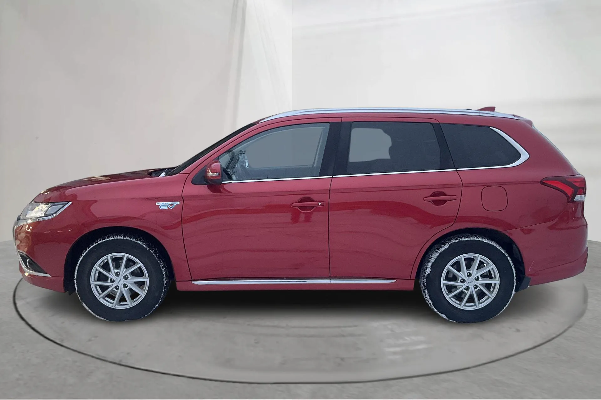 Presentation photo 2 of 14: Mitsubishi Outlander 2.0 Plug-in Hybrid 4WD (121hk) - 105 170 km - Automatic - red - 2016