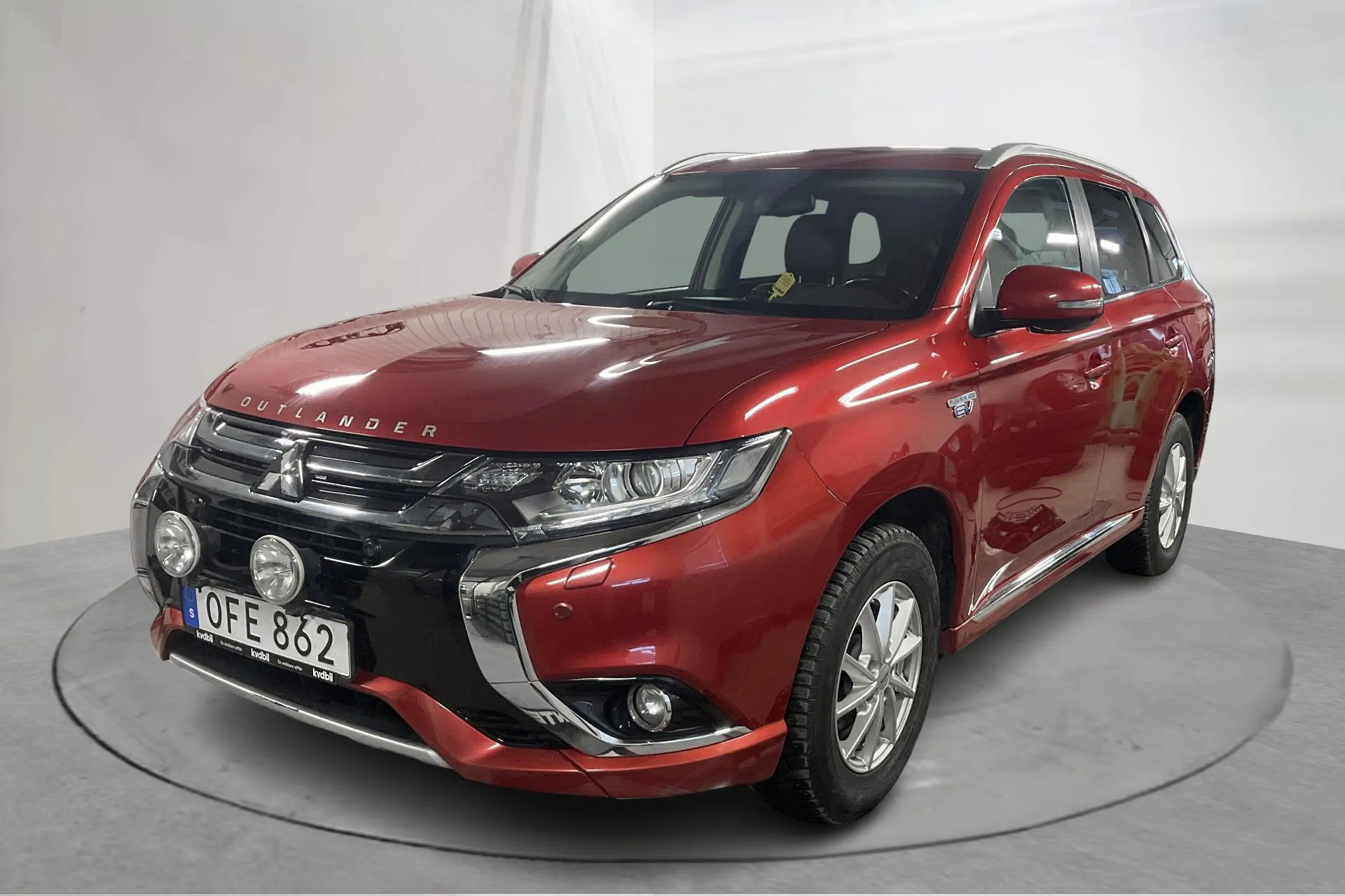Presentation photo 1 of 14: Mitsubishi Outlander 2.0 Plug-in Hybrid 4WD (121hk) - 105 170 km - Automatic - red - 2016