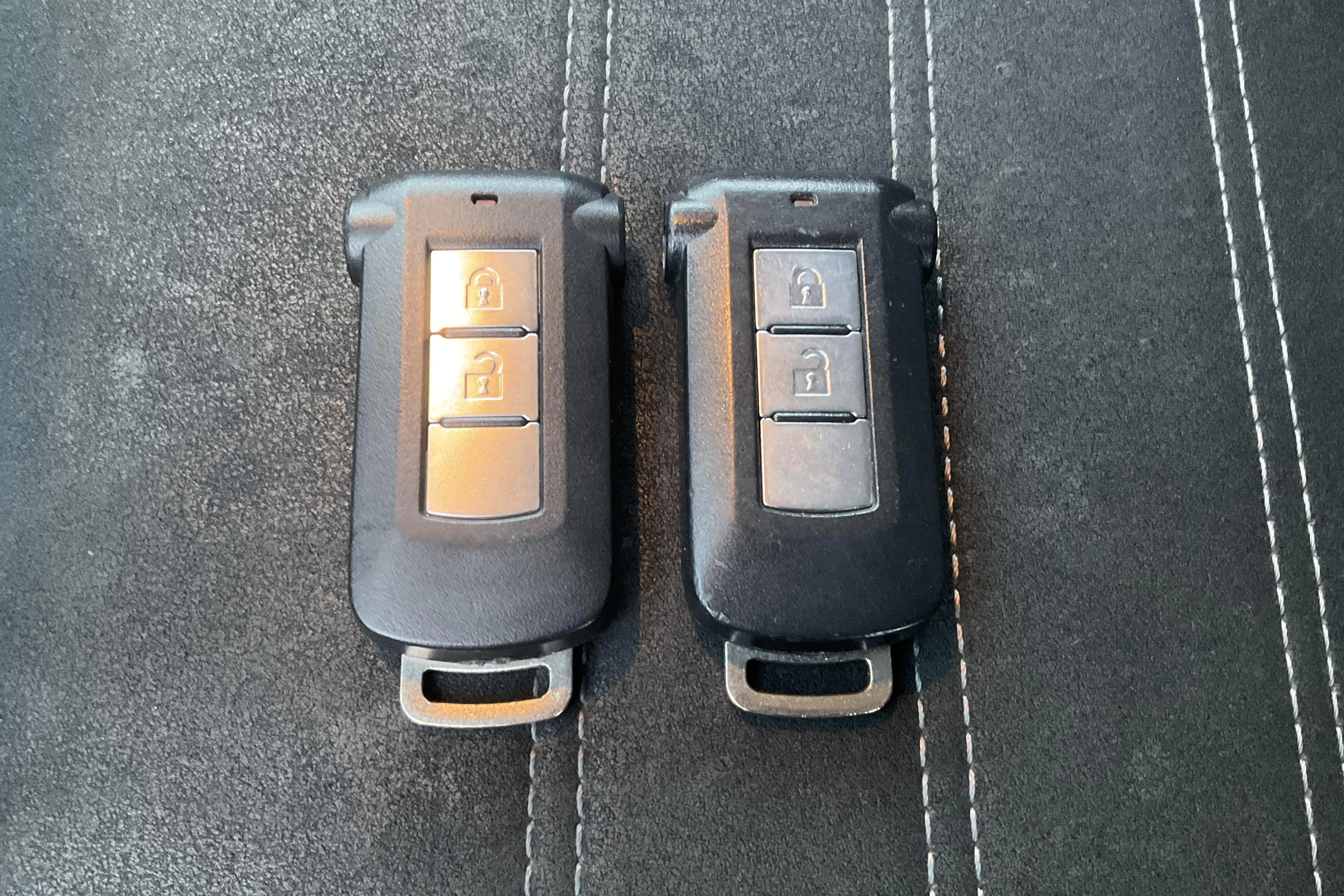 Presentation photo 14 of 14: Mitsubishi Outlander 2.0 Plug-in Hybrid 4WD (121hk) - 105 170 km - Automatic - red - 2016