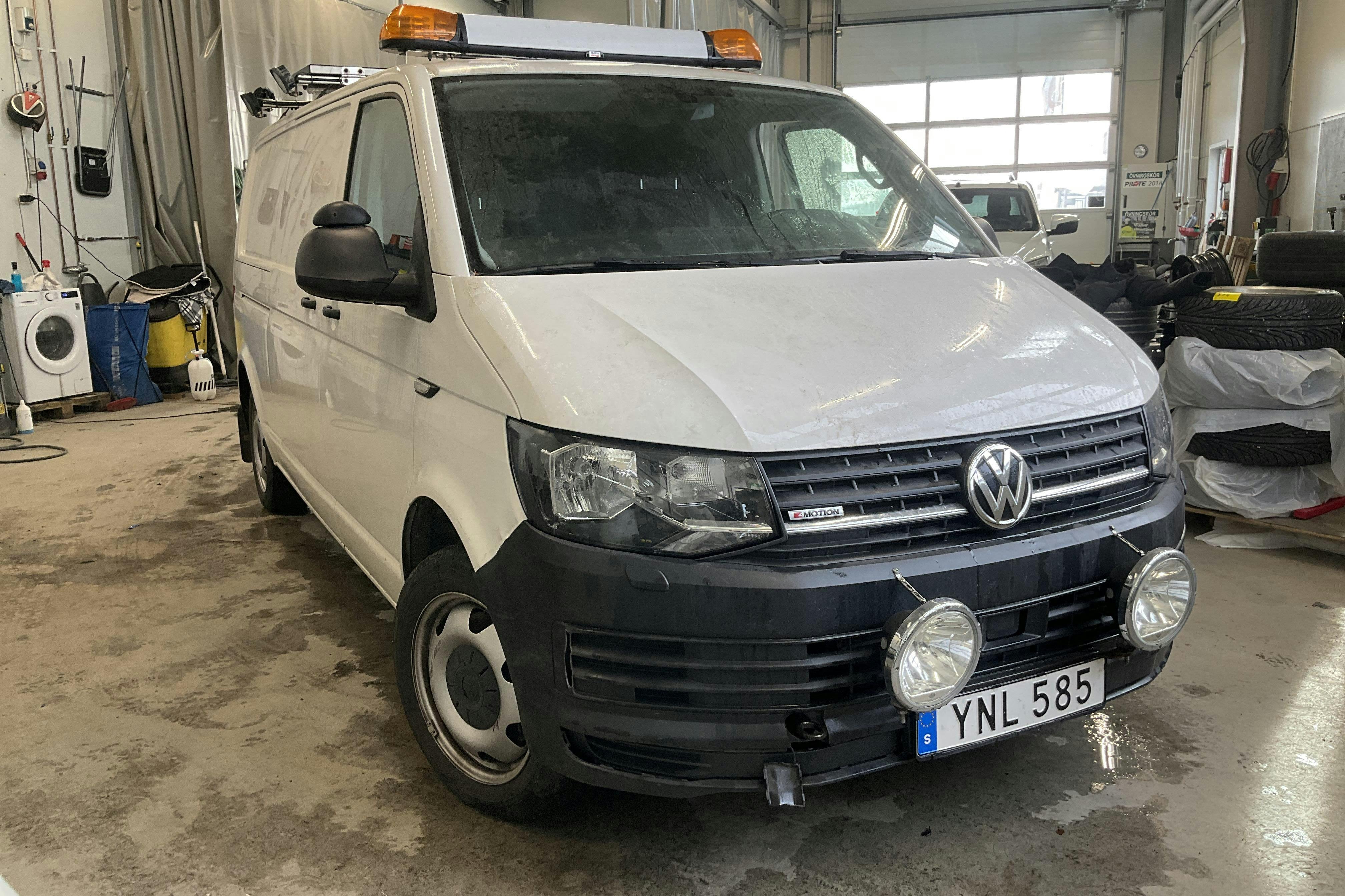 Presentation photo 1 of 16: VW Transporter T6 2.0 TDI BMT 4MOTION (204hk) - 52 770 km - Automatic - white - 2018