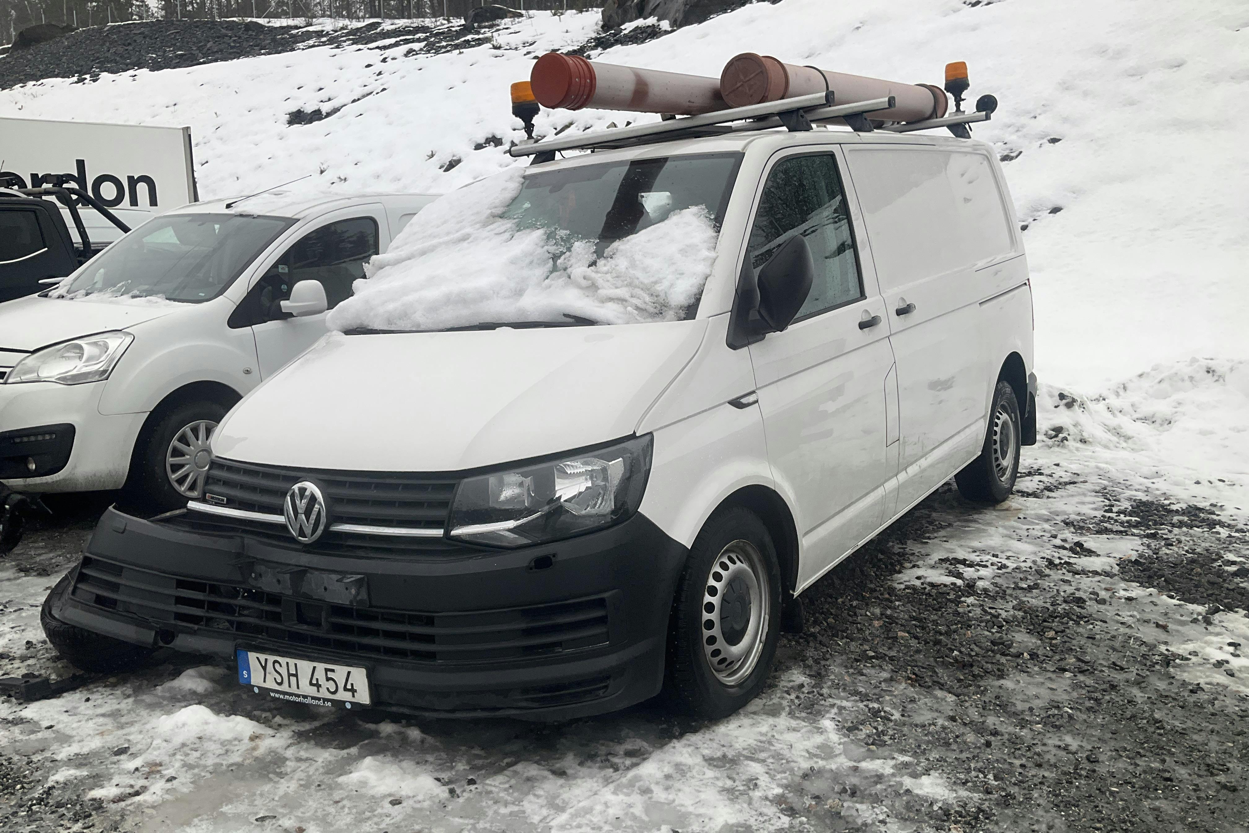 Presentation photo 1 of 13: VW Transporter T6 2.0 TDI BMT Skåp 4MOTION (150hk) - 104 400 km - Manual - white - 2018