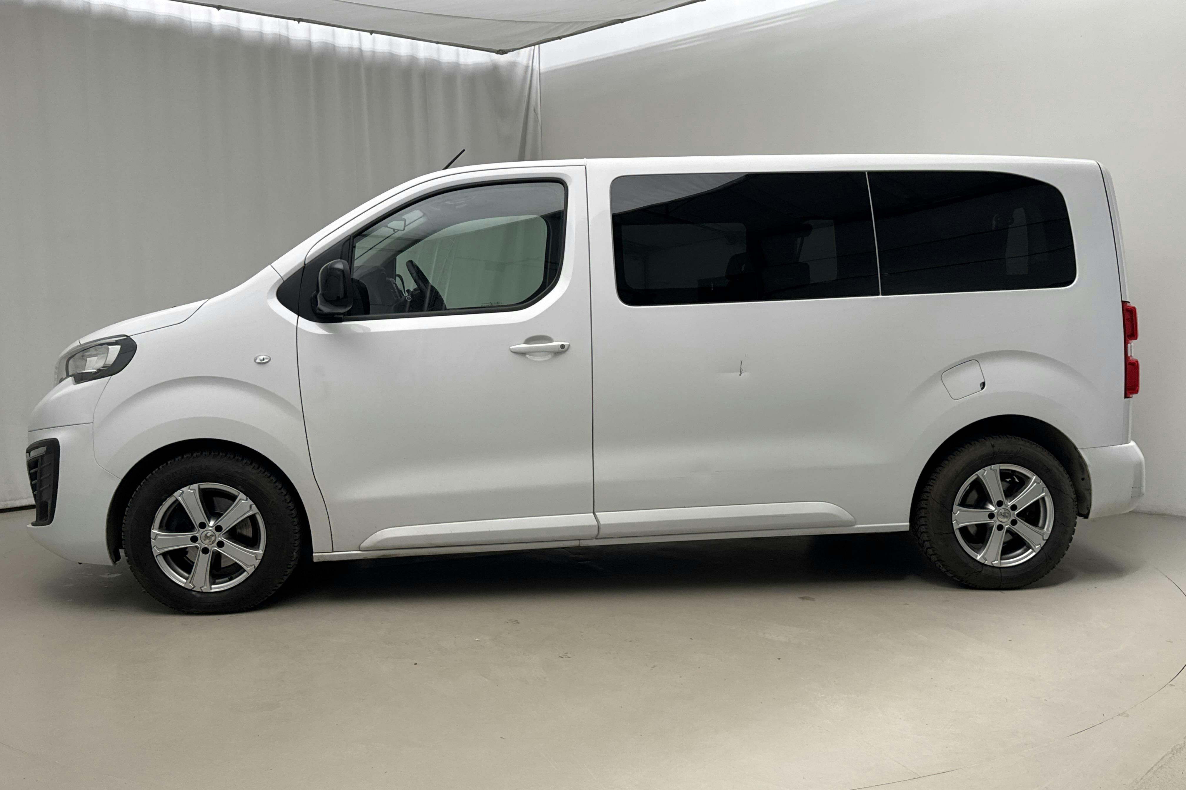Presentation photo 2 of 16: Peugeot Traveller BlueHDi (140hk) - 76 780 km - Automatic - white - 2022