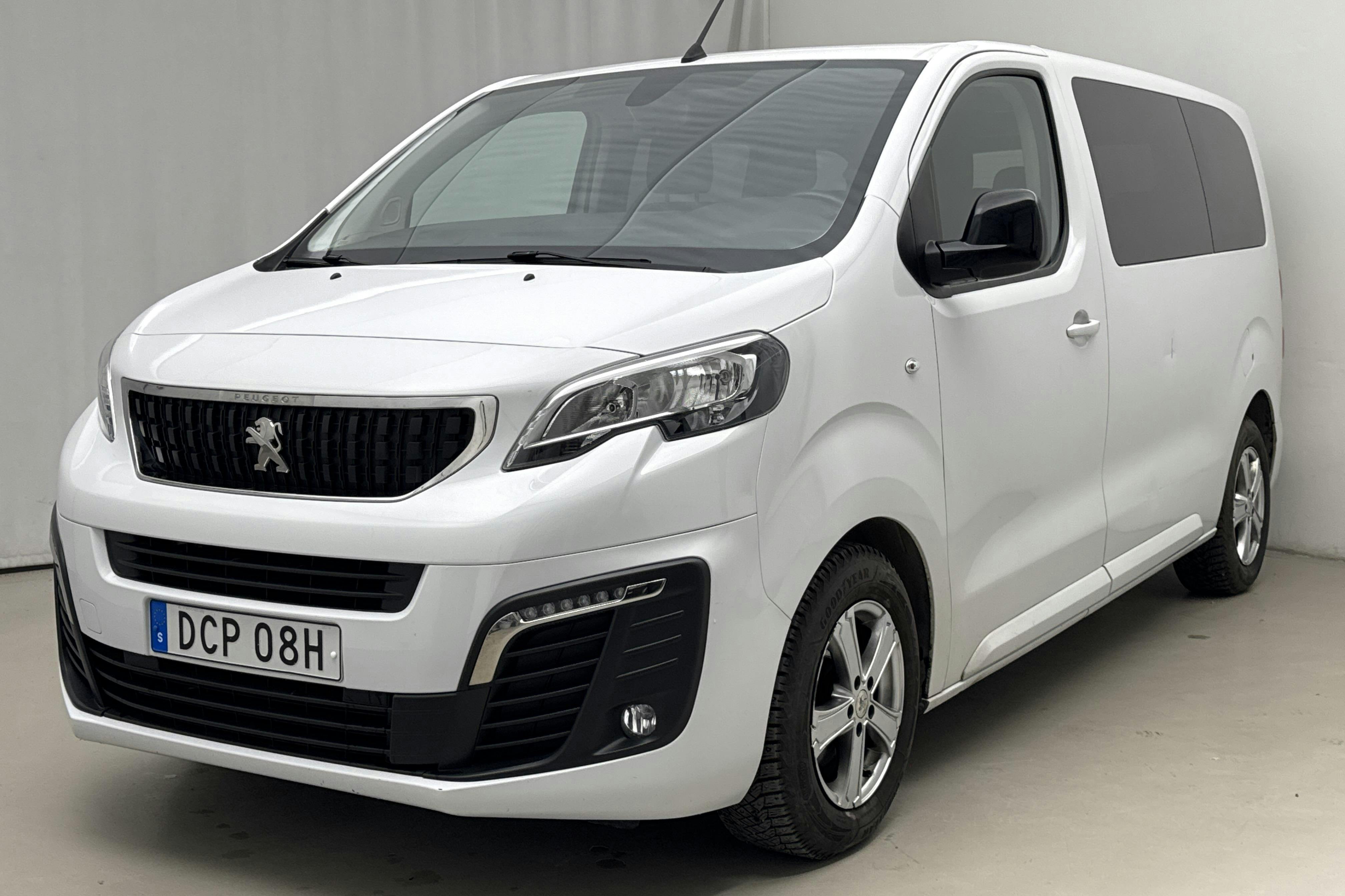 Presentation photo 1 of 16: Peugeot Traveller BlueHDi (140hk) - 76 780 km - Automatic - white - 2022