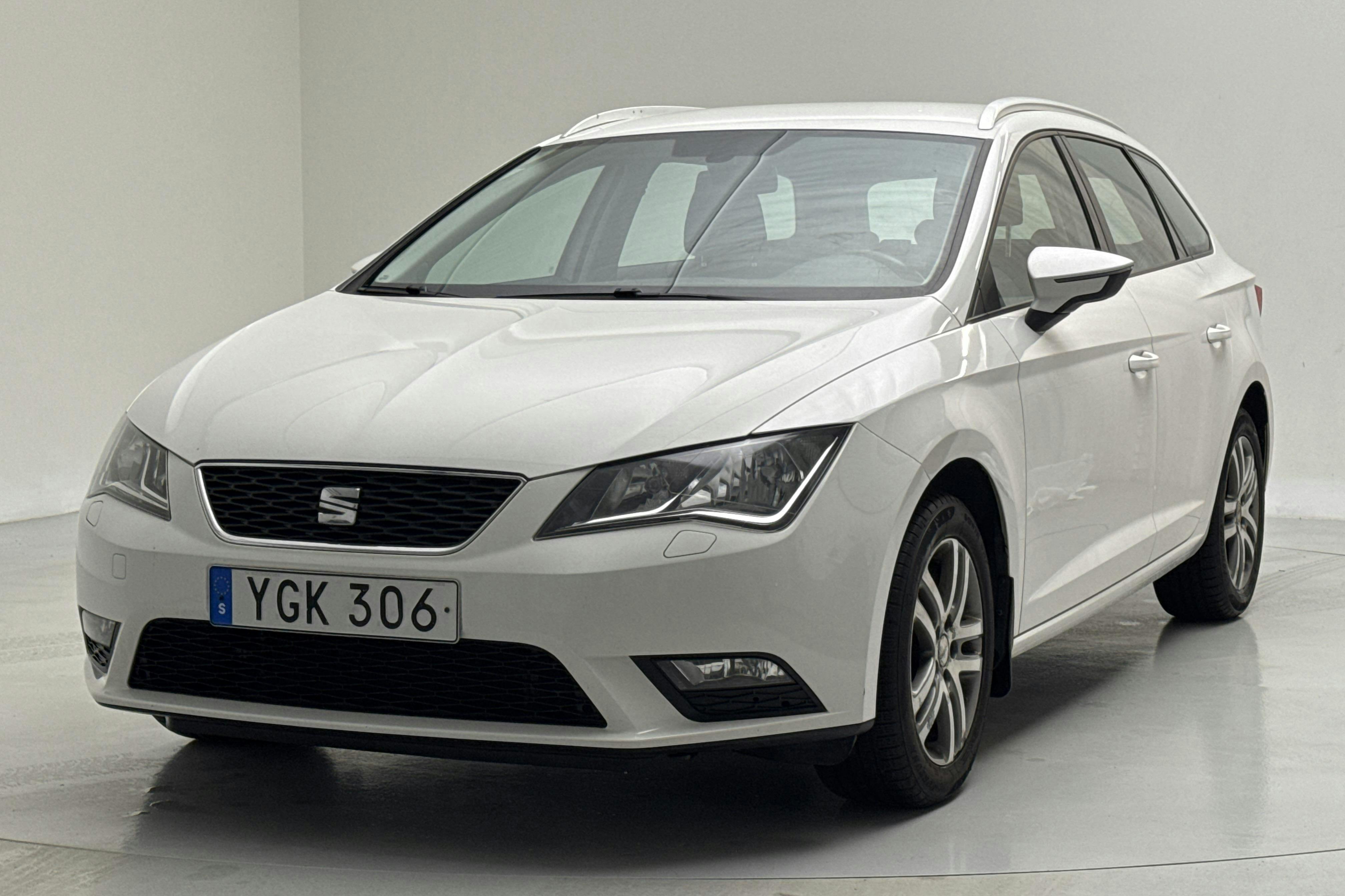 Presentation photo 1 of 11: Seat Leon 1.2 TSI ST (110hk) - 103 160 km - Manual - white - 2016