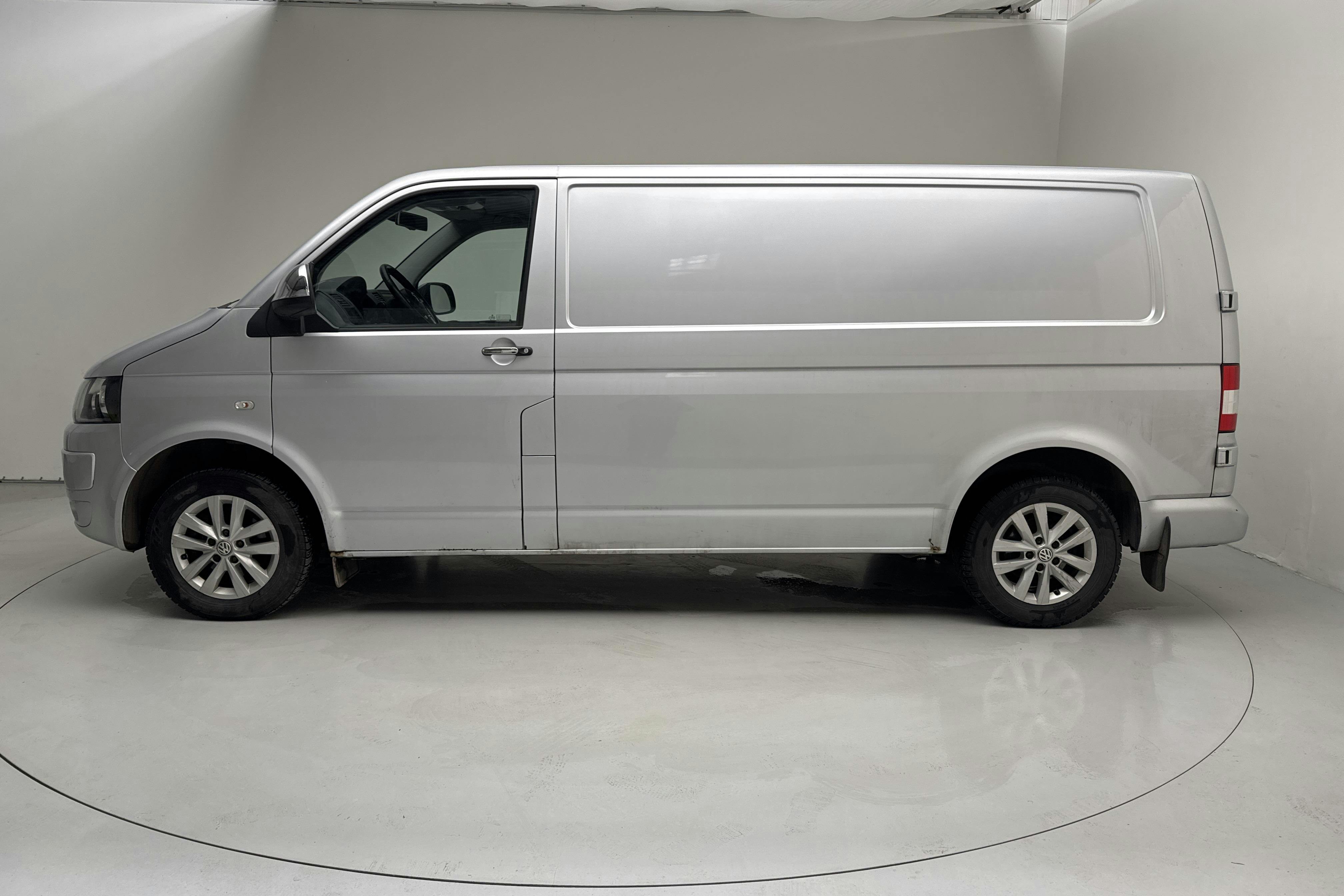 Presentation photo 2 of 13: VW Transporter T5 2.0 TDI (140hk) - 230 570 km - Automatic - silver - 2013