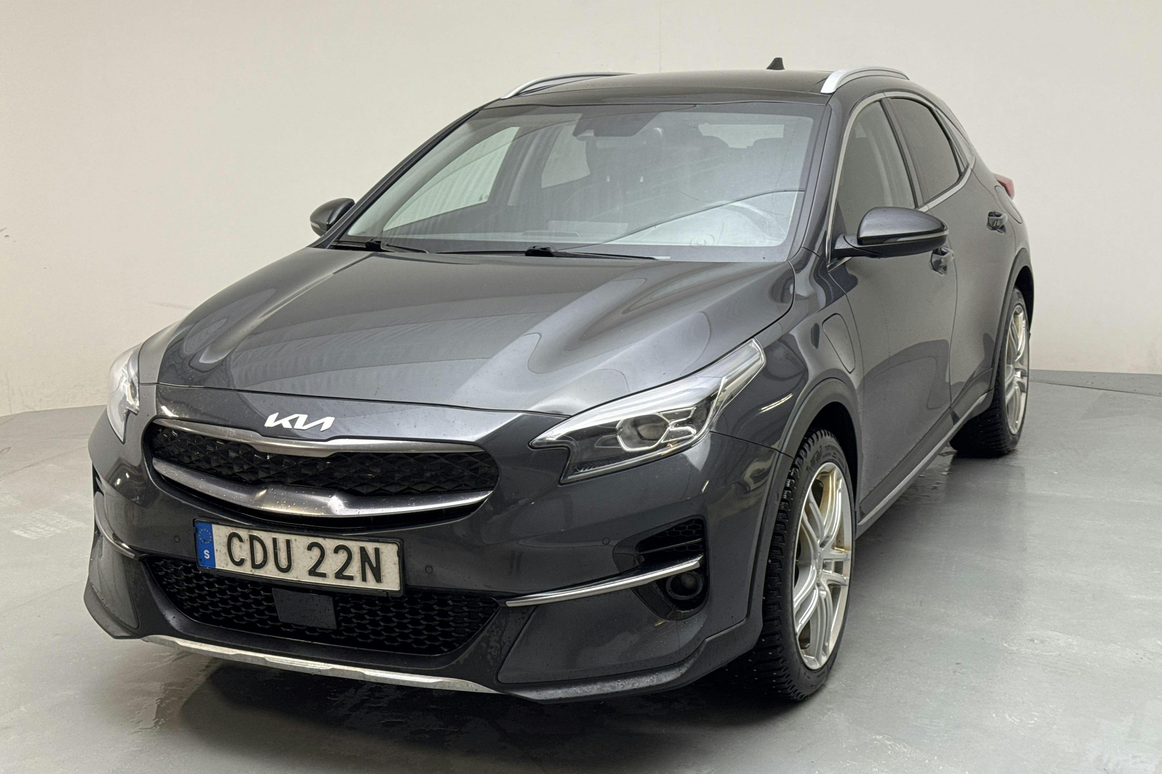 Presentation photo 1 of 17: KIA XCeed 1.6 Plug-in Hybrid 5dr (141hk) - 154 630 km - Automatic - gray - 2022