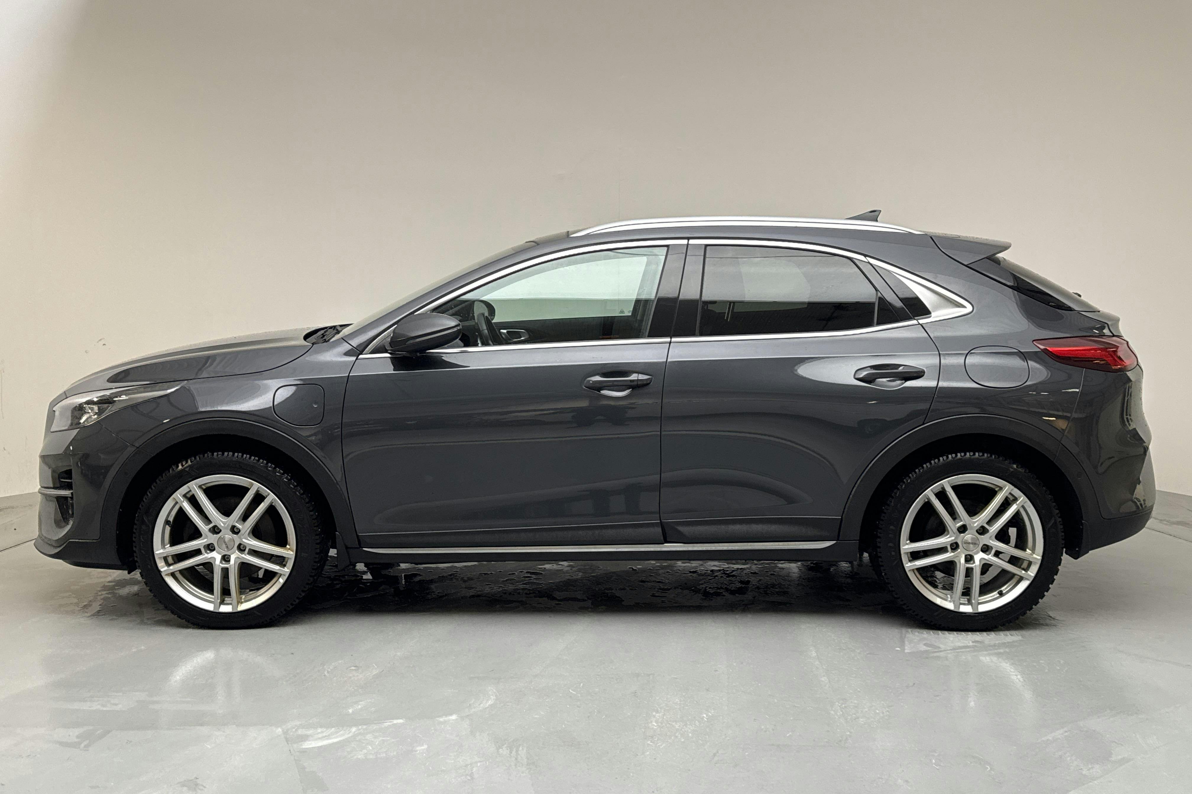 Presentation photo 2 of 17: KIA XCeed 1.6 Plug-in Hybrid 5dr (141hk) - 154 630 km - Automatic - gray - 2022