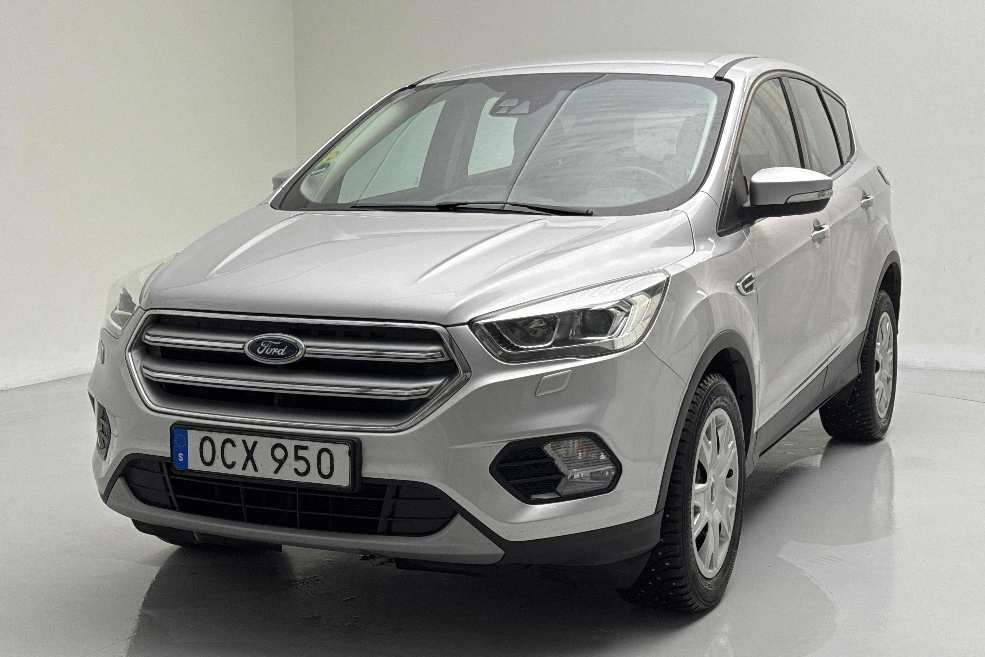 Presentationsfoto 1 av 13: Ford Kuga 1.5 TDCi 2WD (120hk) - 11 697 mil - Automat - grå - 2017