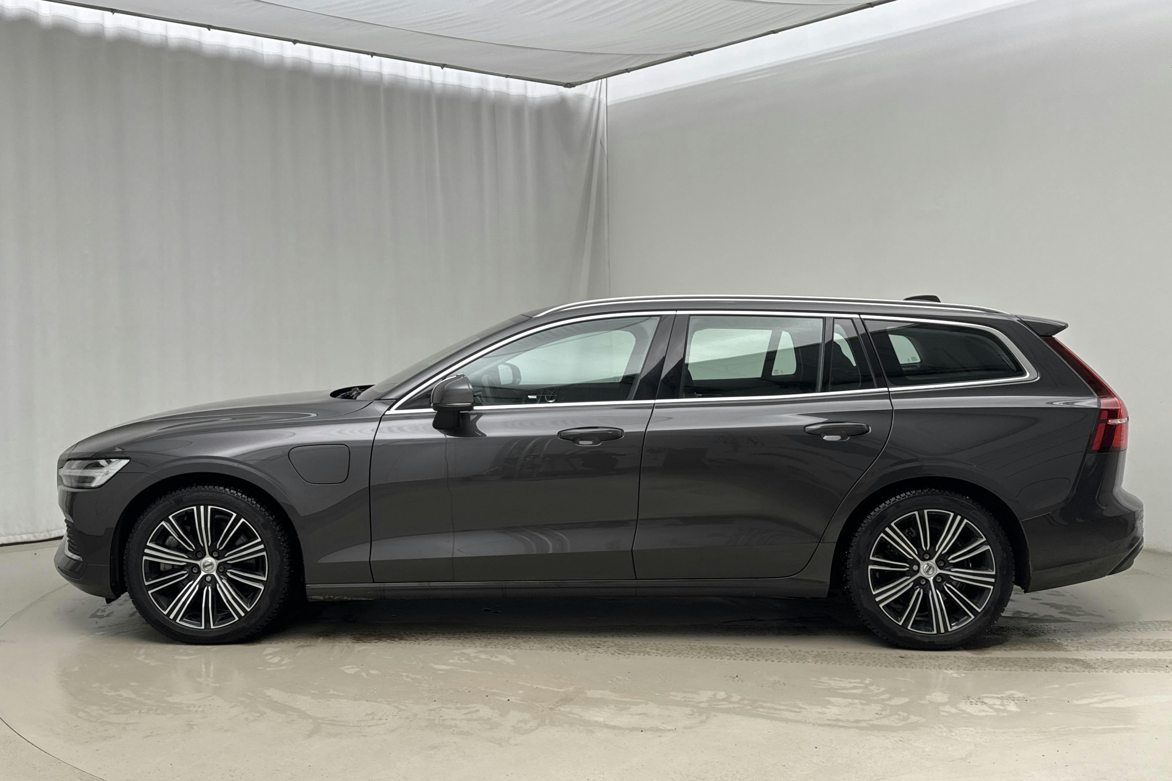 Presentation photo 2 of 19: Volvo V60 T6 AWD Recharge (350hk) - 61 900 km - Automatic - gray - 2023