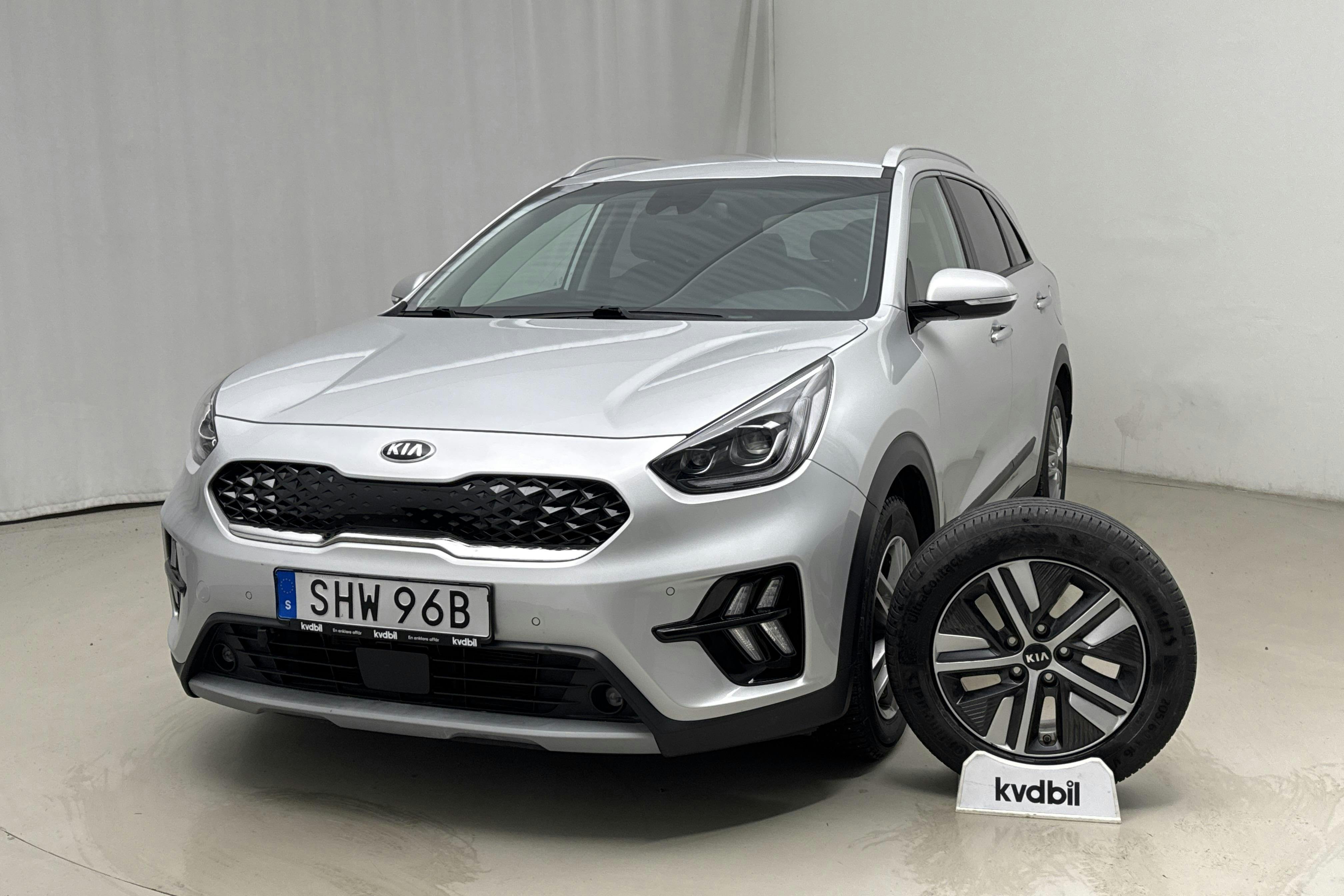 Presentationsfoto 1 av 16: KIA Niro Hybrid 1.6 (141hk) - 7 081 mil - Automat - grå - 2020