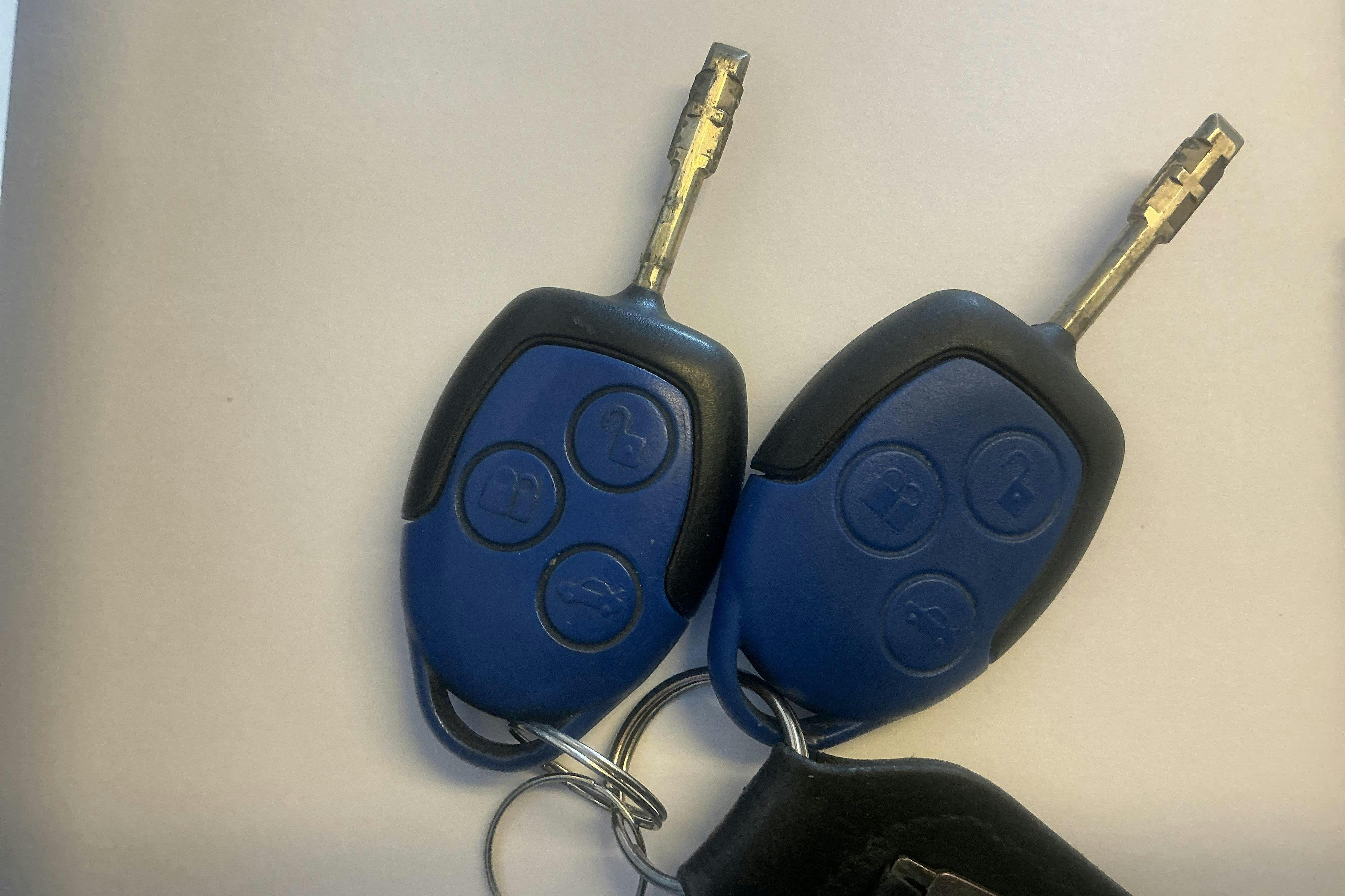 Presentation photo 14 of 14: Ford Transit 300 2.2 TDCi Pickup (115hk) - 126 550 km - Manual - white - 2011