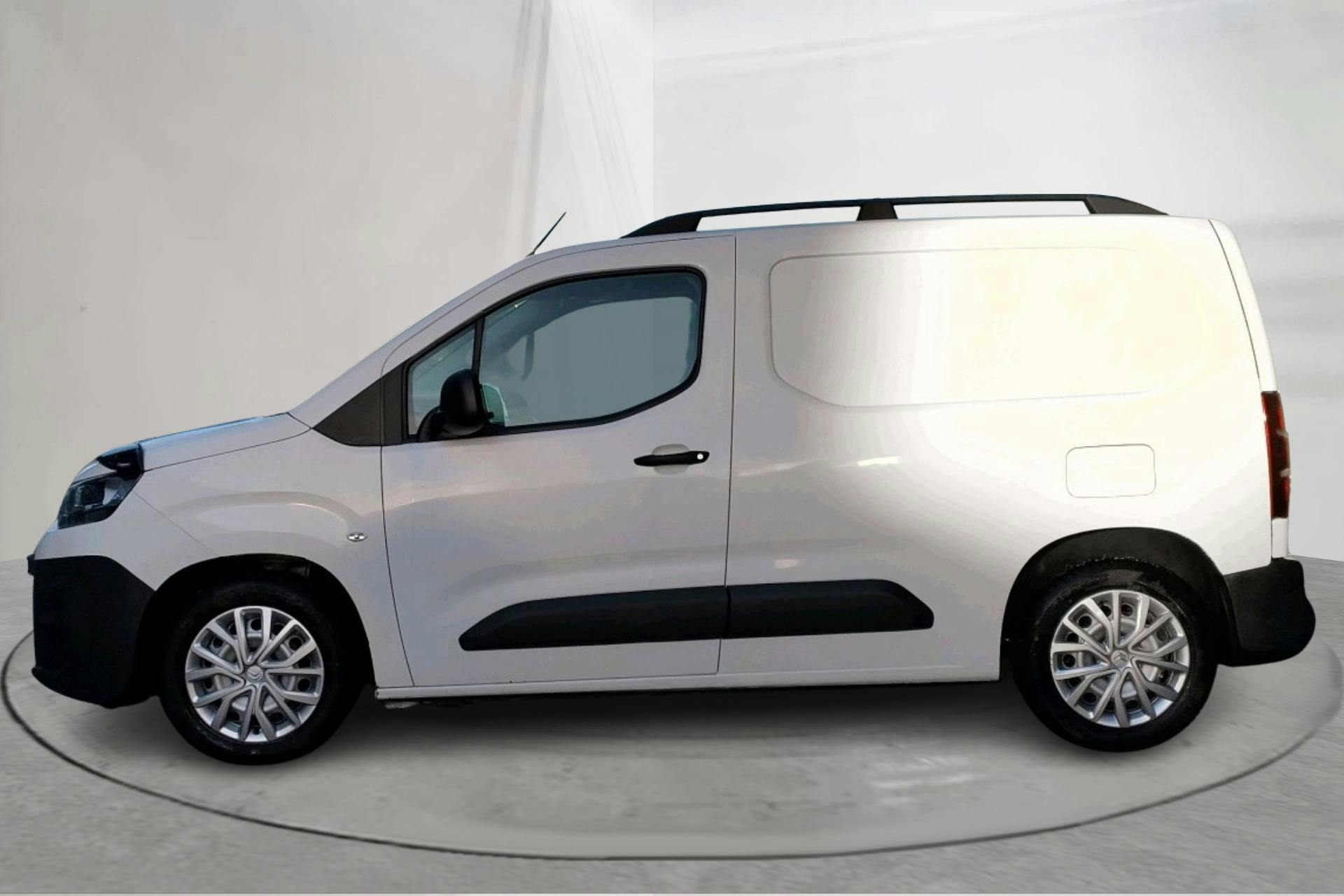 Presentation photo 2 of 15: Citroën Berlingo 1.5 BlueHDi Skåp (100hk) - 120 160 km - Manual - white - 2018
