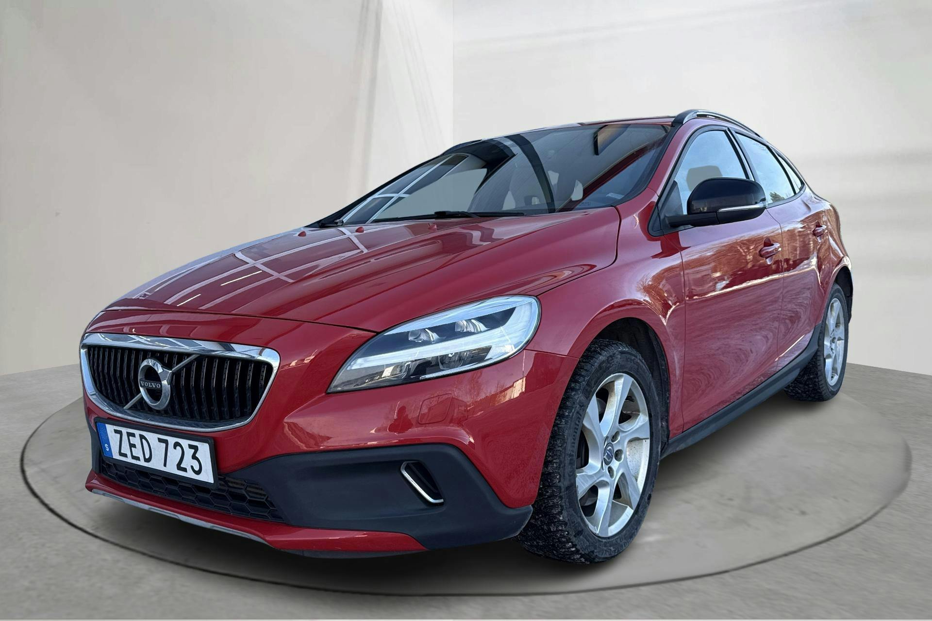 Presentation photo 1 of 15: Volvo V40 Cross Country D2 (120hk) - 134 970 km - Automatic - red - 2018