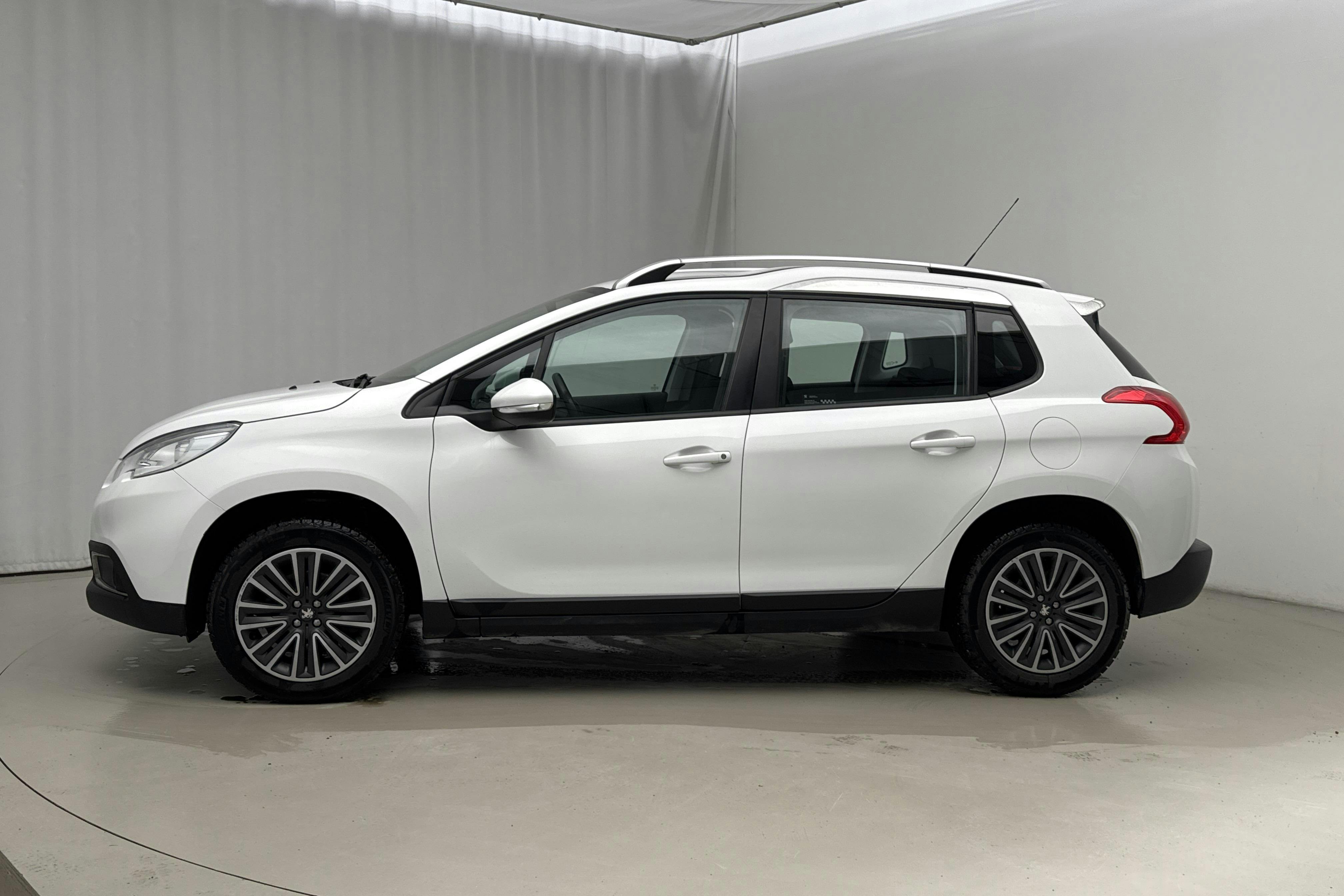 Presentationsfoto 2 av 12: Peugeot 2008 1.2 VTi (82hk) - 11 719 mil - Manuell - vit - 2016