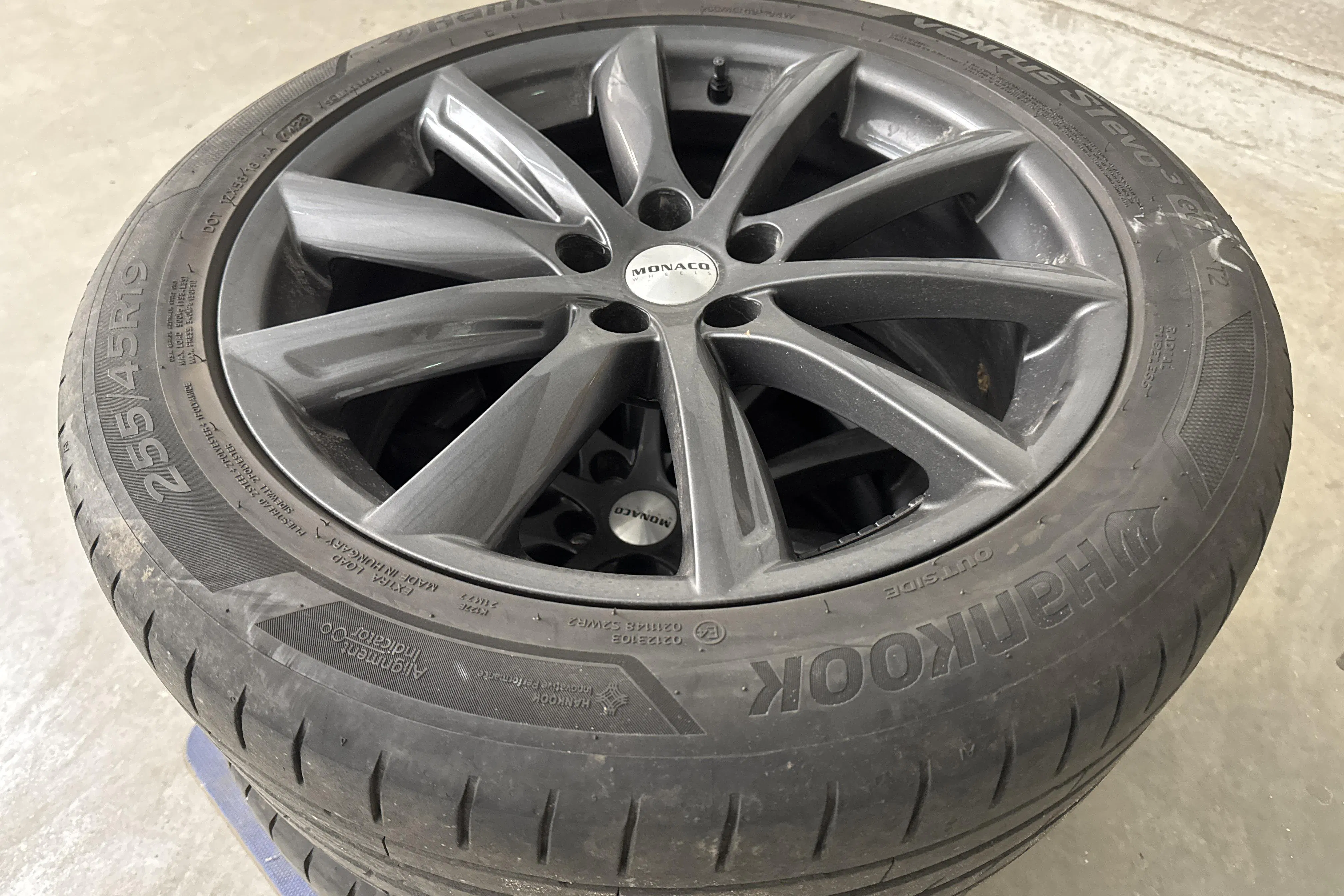 Presentation photo 18 of 18: Tesla Model Y Long Range Dual Motor AWD - 44 630 km - Automatic - gray - 2024