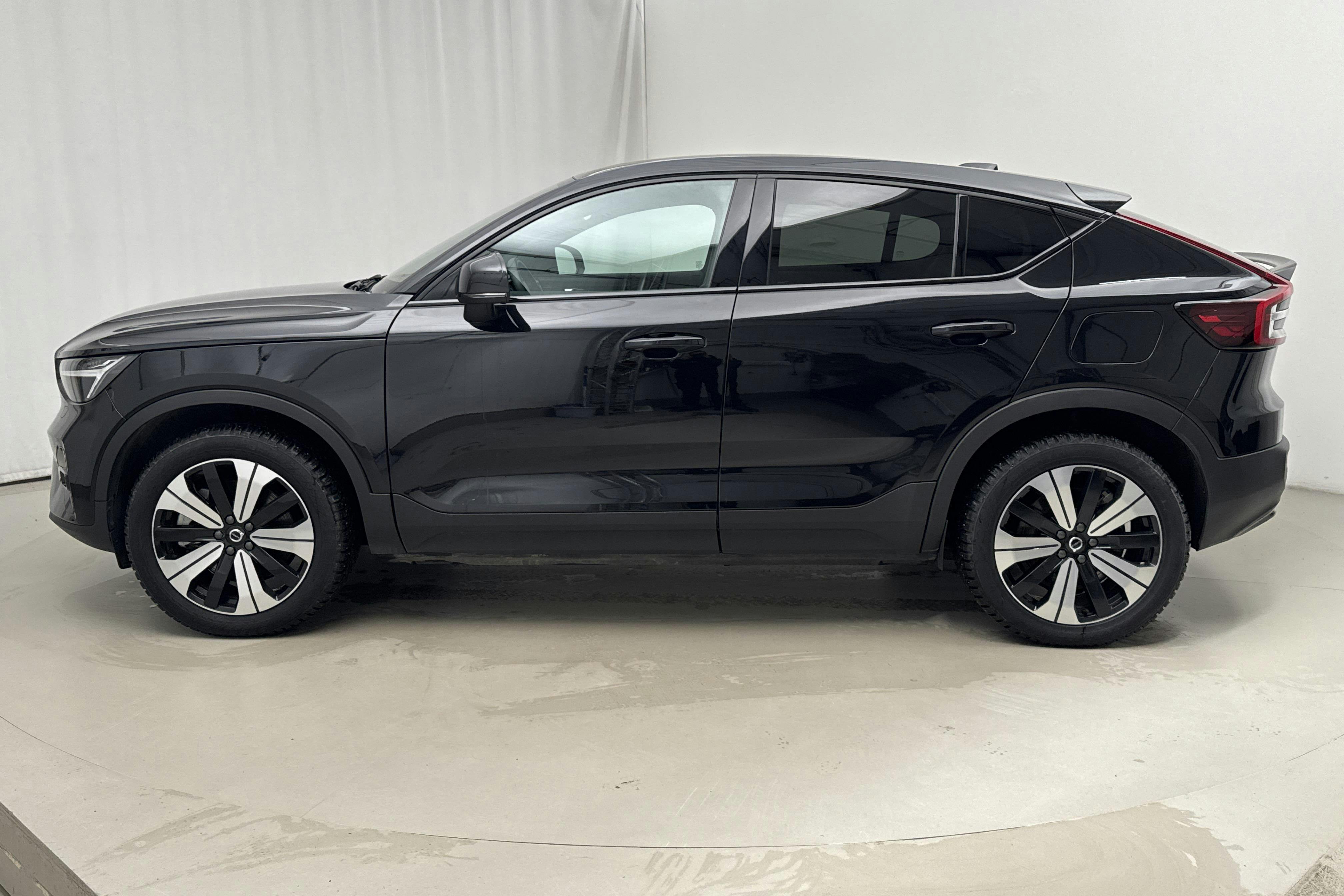 Presentationsfoto 2 av 21: Volvo EC40 Twin Motor Performance (442hk) - 4 766 mil - Automat - svart - 2025