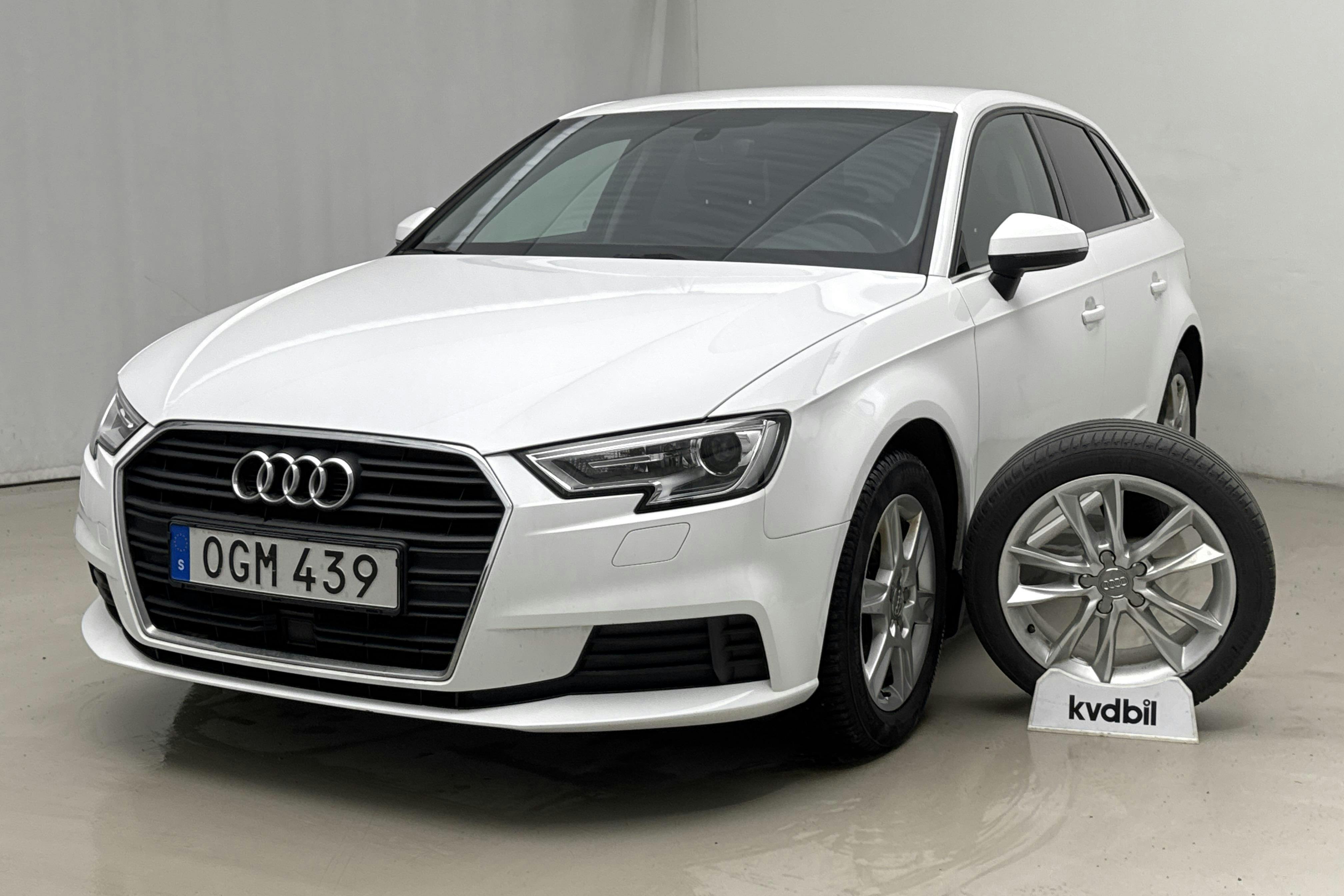 Presentation photo 1 of 17: Audi A3 1.0 TFSI Sportback (116hk) - 71 760 km - Manual - white - 2017