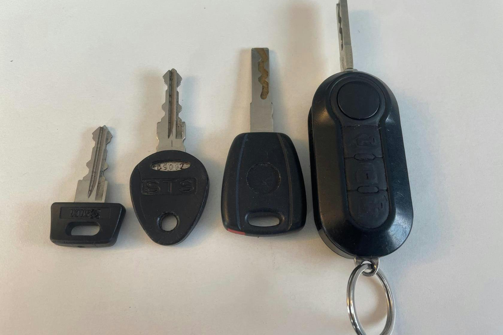 Presentation photo 30 of 30: FIAT PÖSSL 2Win Campingbil - 146 310 km - Manual - Light Yellow - 2010