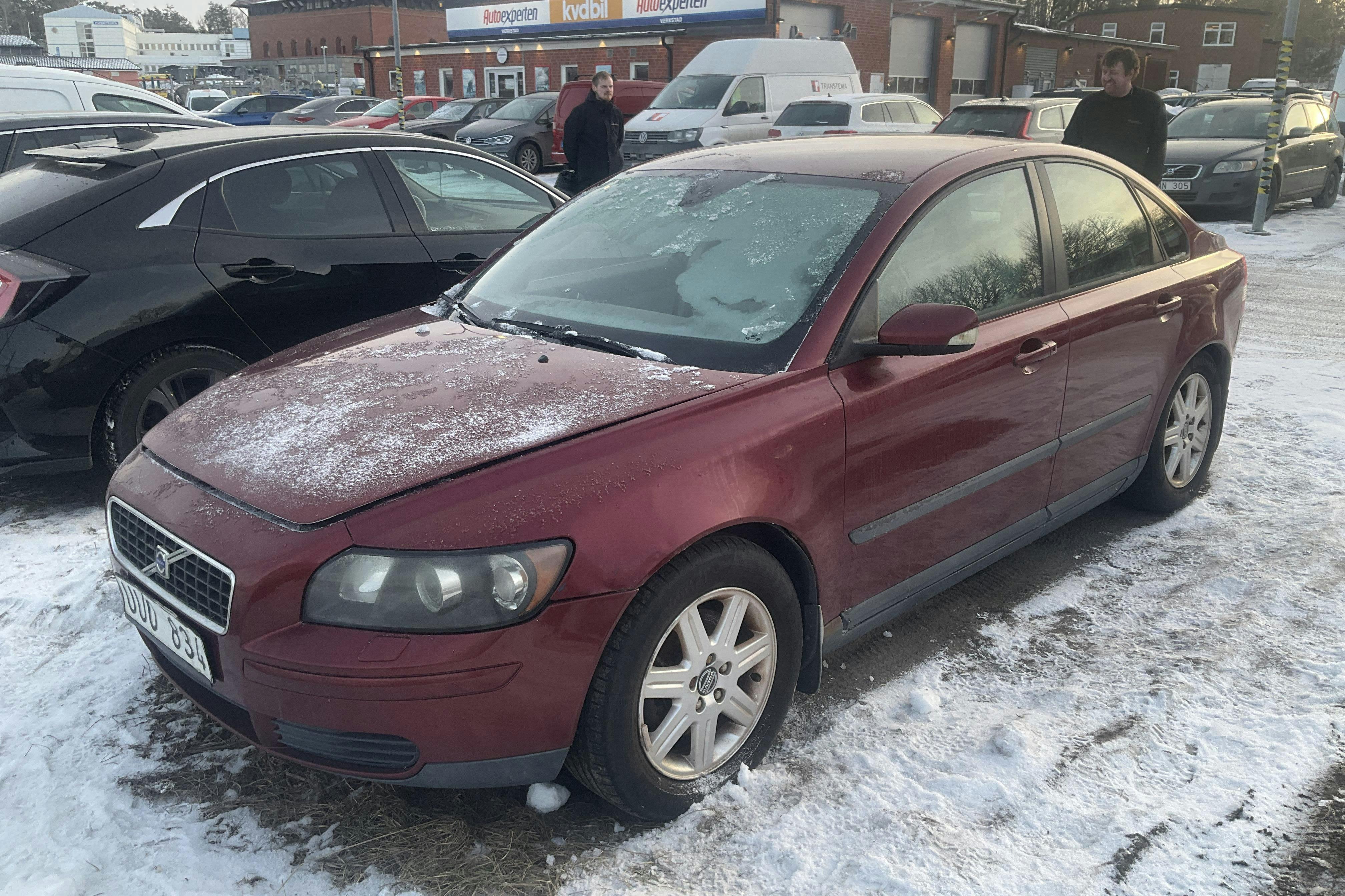Presentation photo 1 of 12: Volvo S40 2.4i (170hk) - 350 000 km - Manual - red - 2004