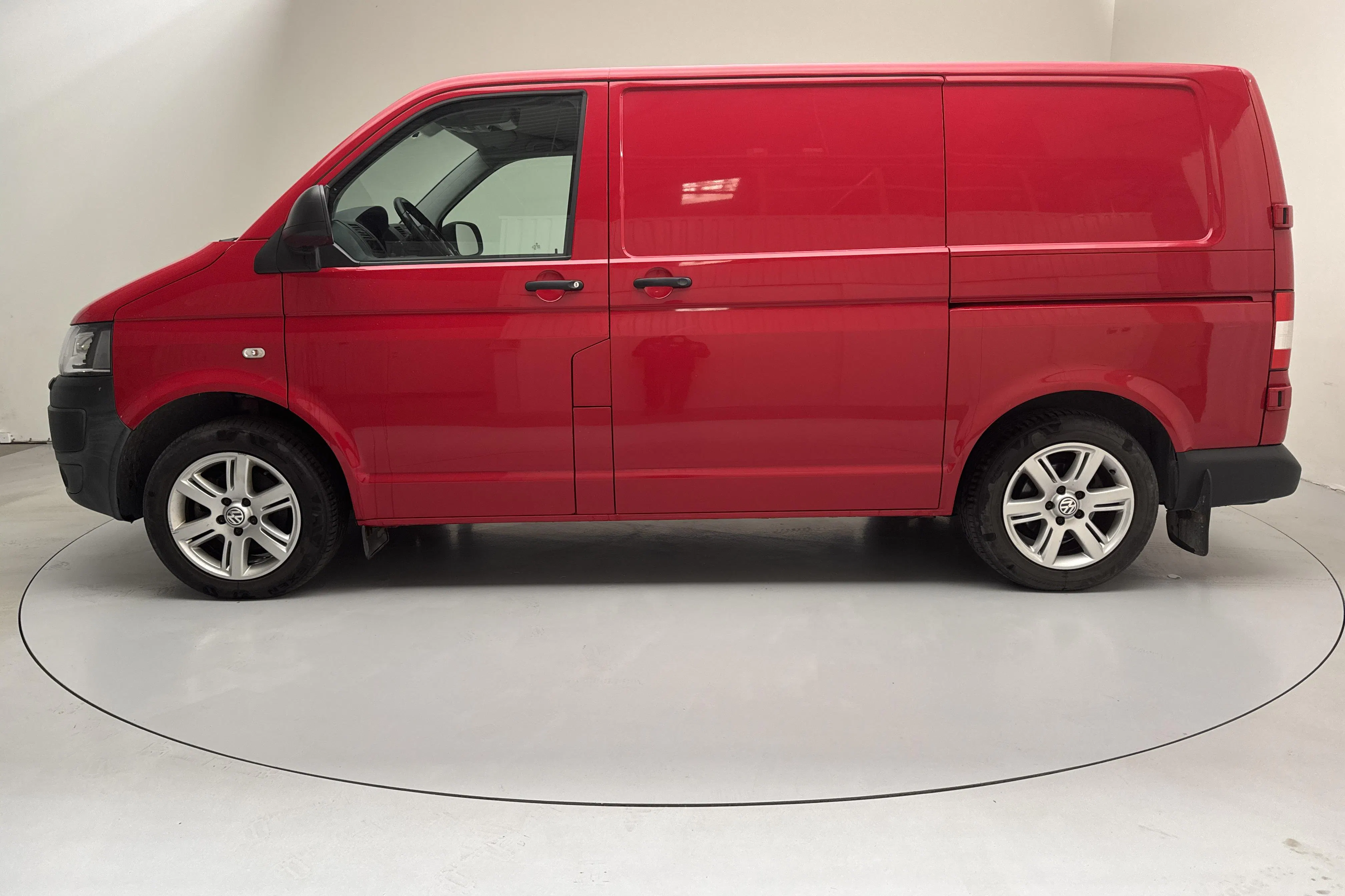 Presentation photo 2 of 15: VW Transporter T5 2.0 TDI (140hk) - 239 090 km - Automatic - red - 2014