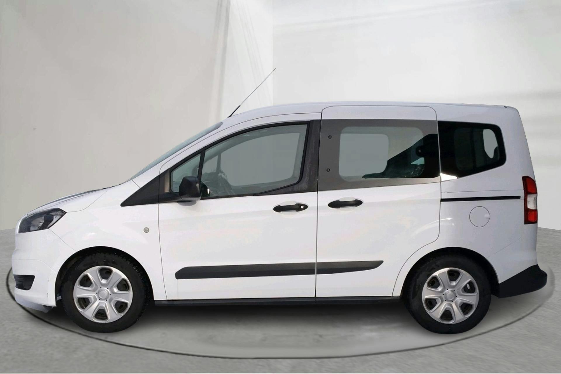 Presentationsfoto 2 av 12: Ford Tourneo Courier 1.0T EcoBoost (100hk) - 11 393 mil - Manuell - vit - 2017