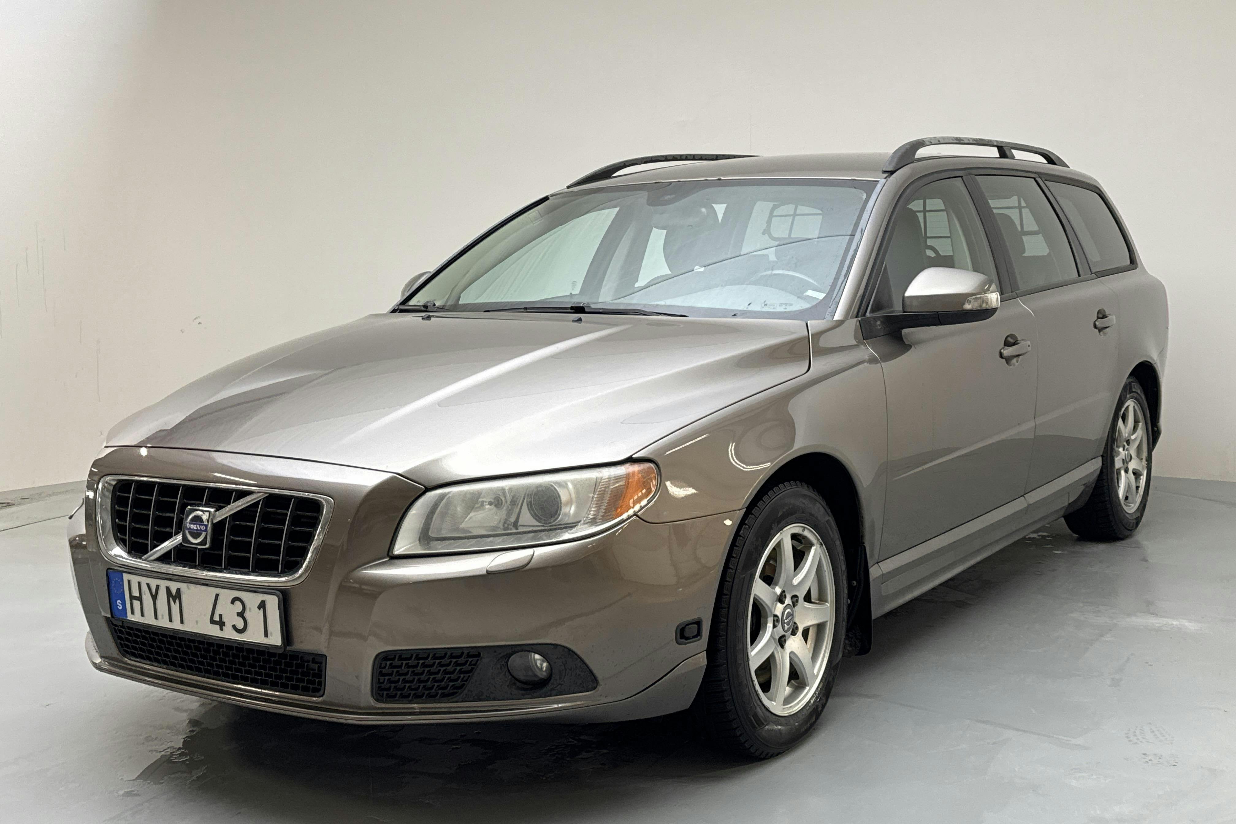 Presentation photo 1 of 12: Volvo V70 II 2.5FT (200hk) - 210 740 km - Manual - gray - 2009