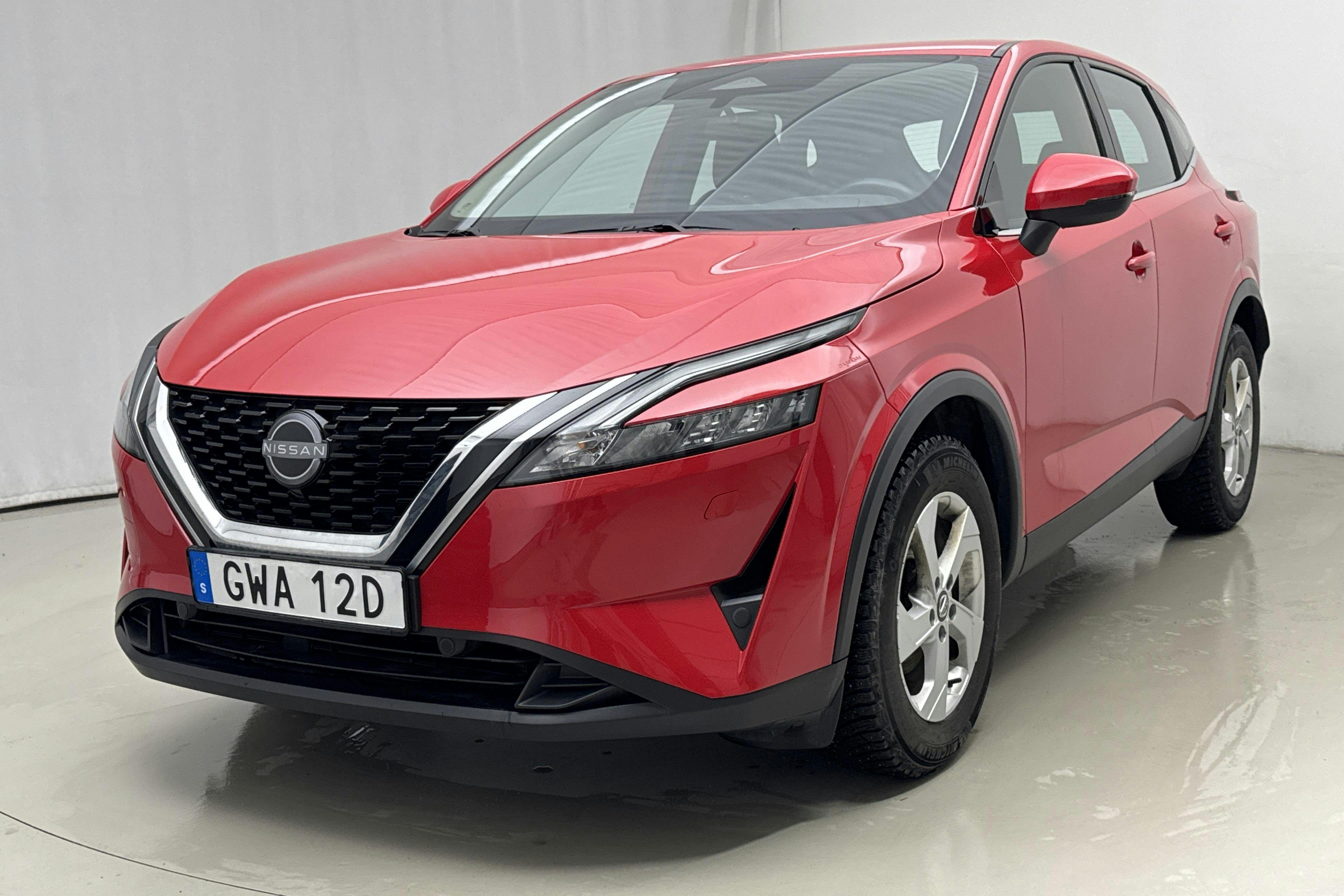 Presentationsfoto 1 av 15: Nissan Qashqai 1.3 MHEV (140hk) - 4 070 mil - Manuell - röd - 2023