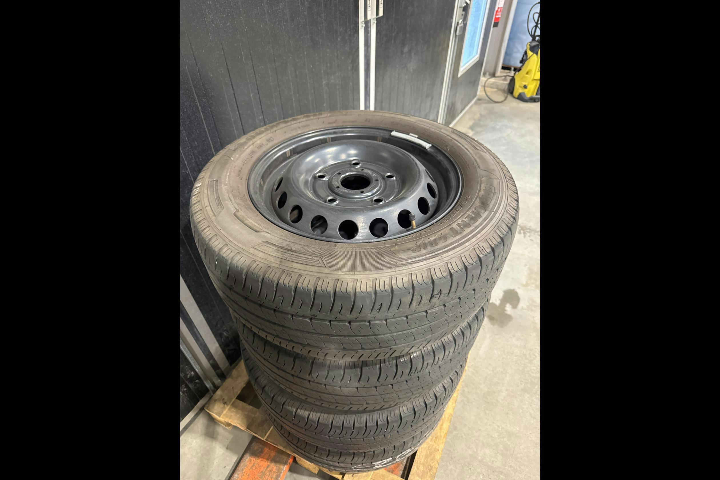 Presentation photo 16 of 16: Ford Transit Custom 340 PHEV (120hk) - 88 220 km - Automatic - black - 2022