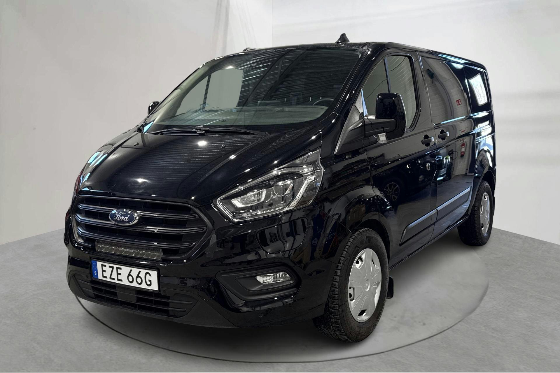 Presentation photo 1 of 16: Ford Transit Custom 340 PHEV (120hk) - 88 220 km - Automatic - black - 2022
