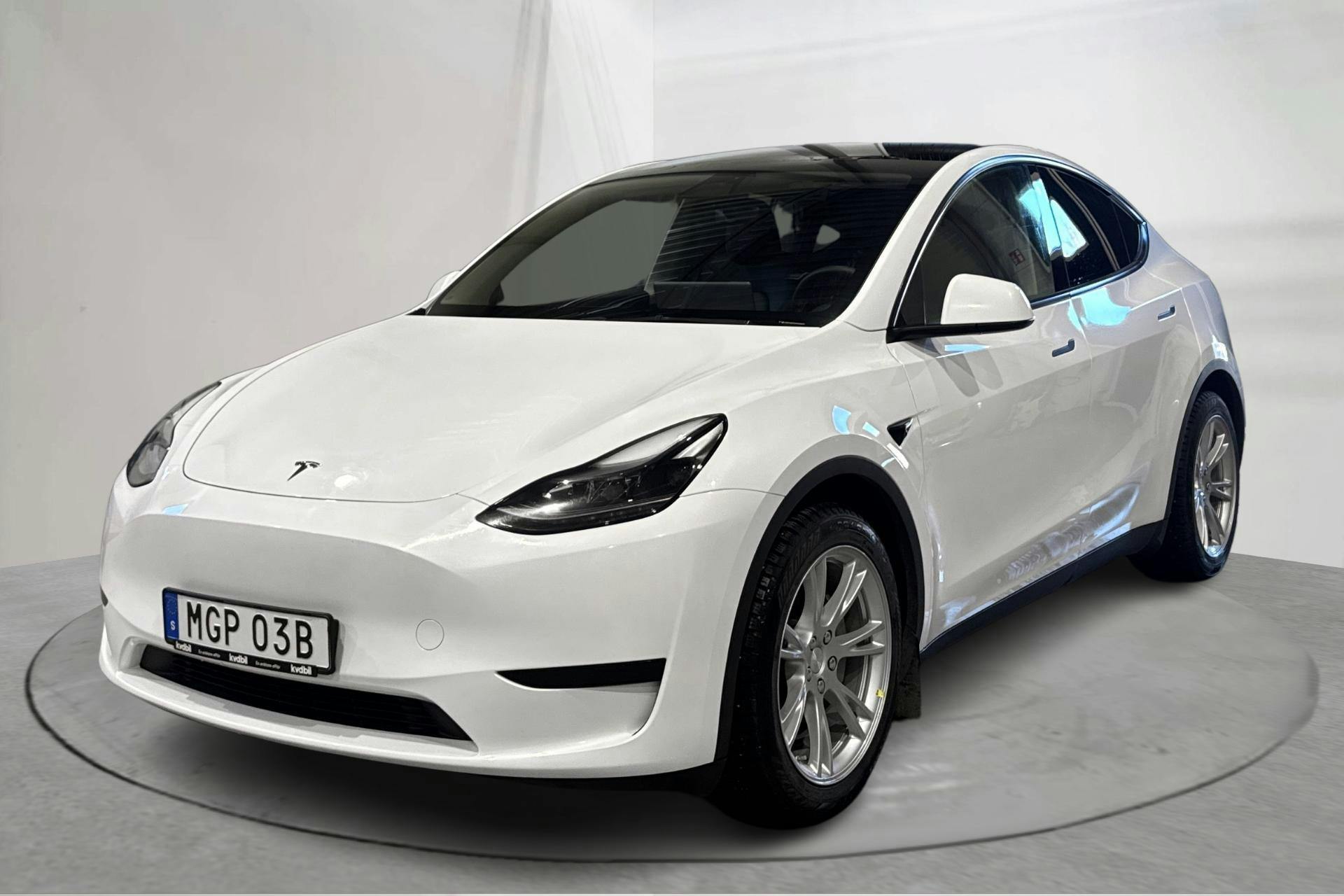 Presentationsfoto 1 av 20: Tesla Model Y RWD - 7 882 mil - Automat - vit - 2023