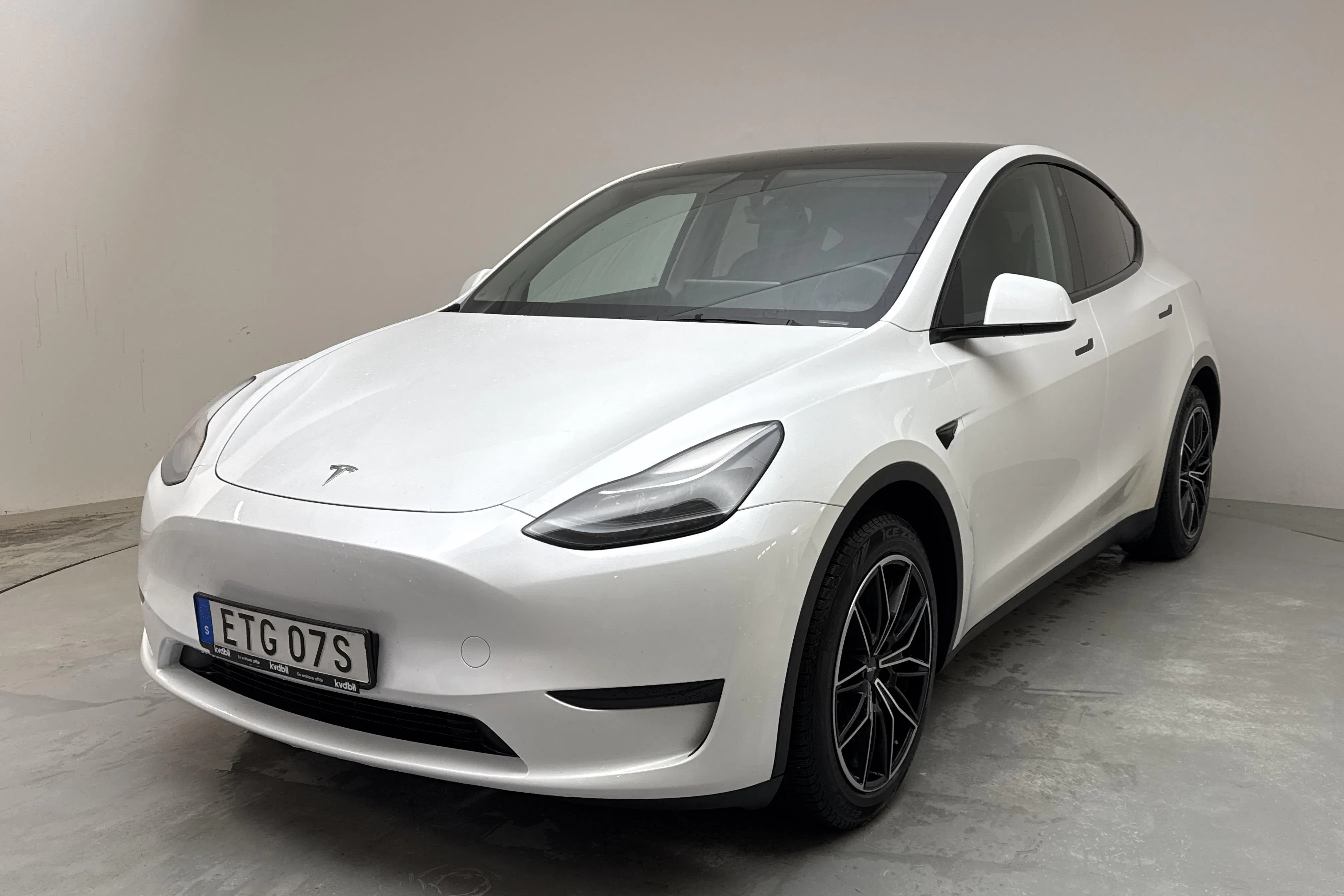 Presentationsfoto 1 av 20: Tesla Model Y RWD - 10 563 mil - Automat - vit - 2023