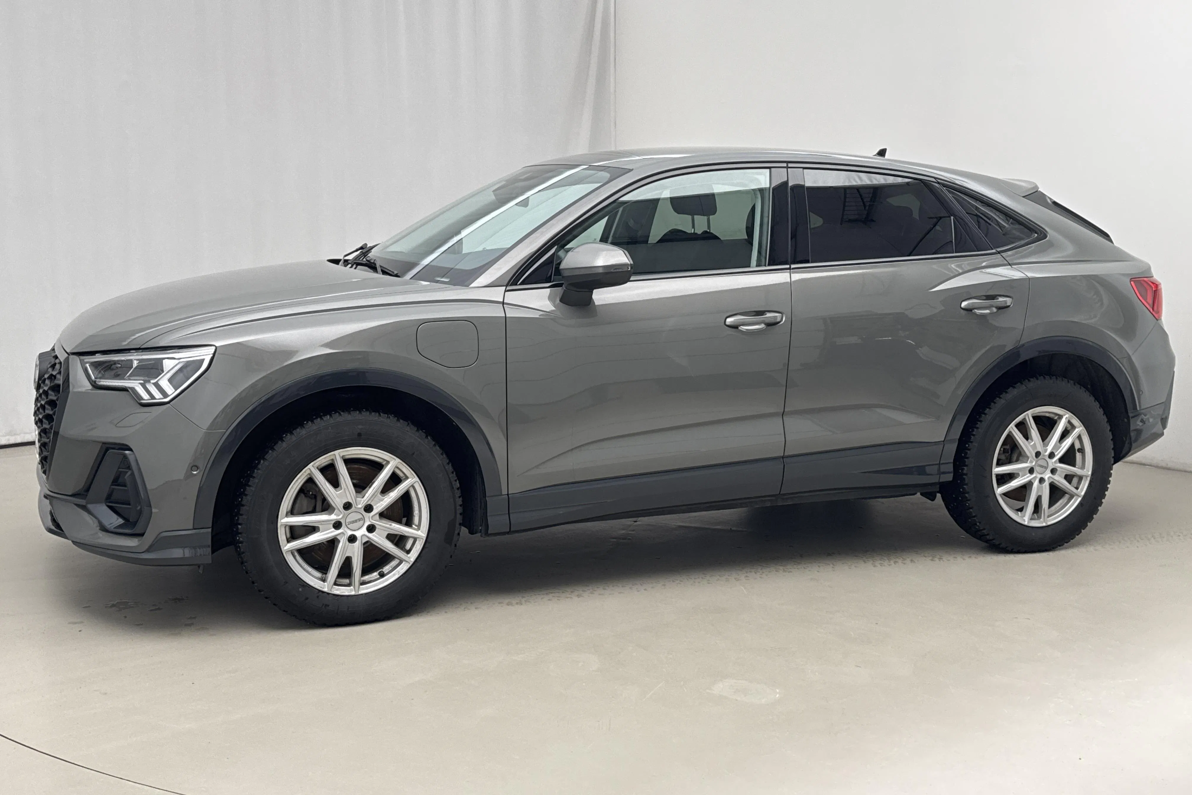 Presentation photo 2 of 22: Audi Q3 Sportback 45 TFSI e (245hk) - 65 920 km - Automatic - gray - 2024