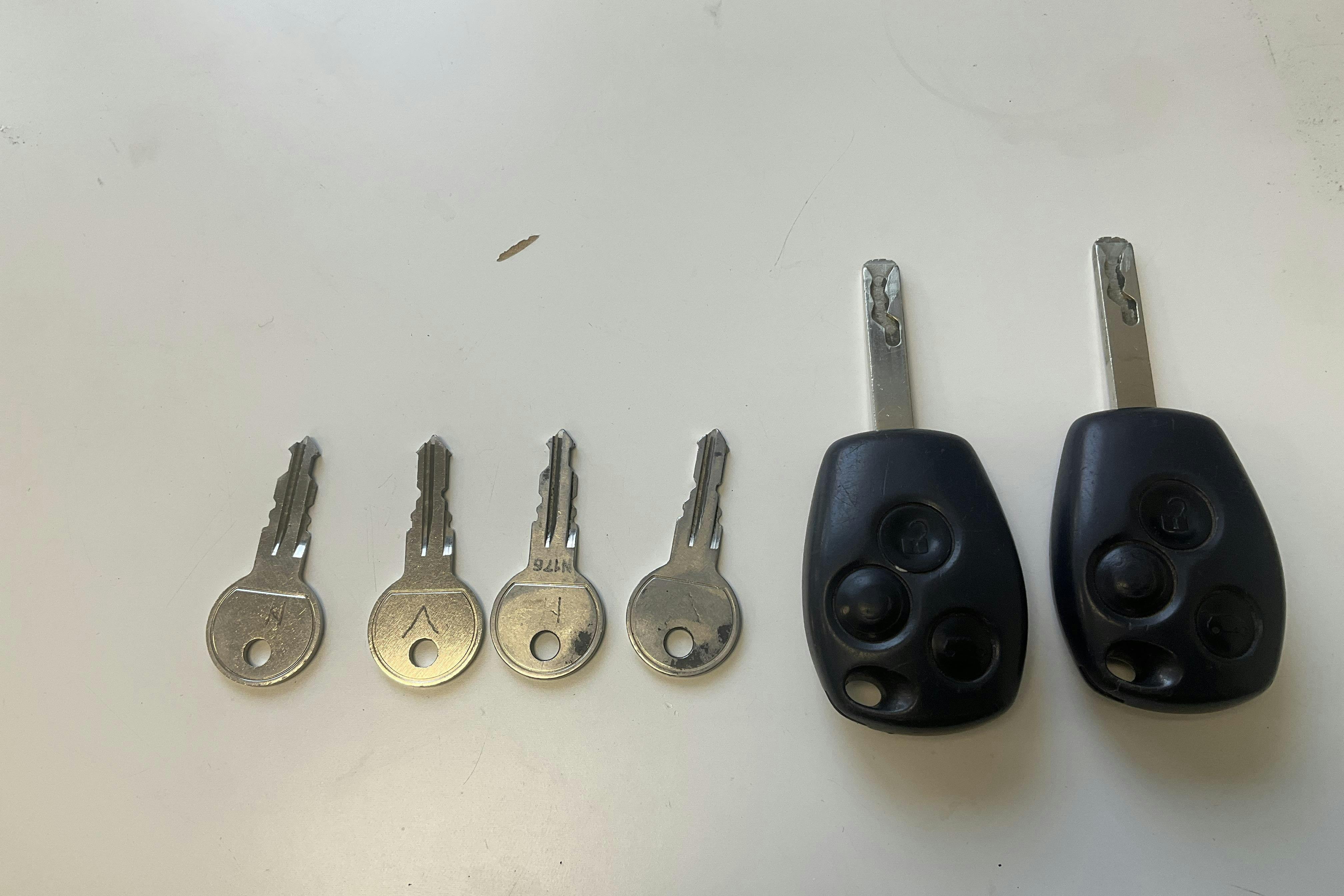 Presentation photo 18 of 18: Opel Vivaro 1.6 BITURBO (145hk) - 95 660 km - Manual - gray - 2017