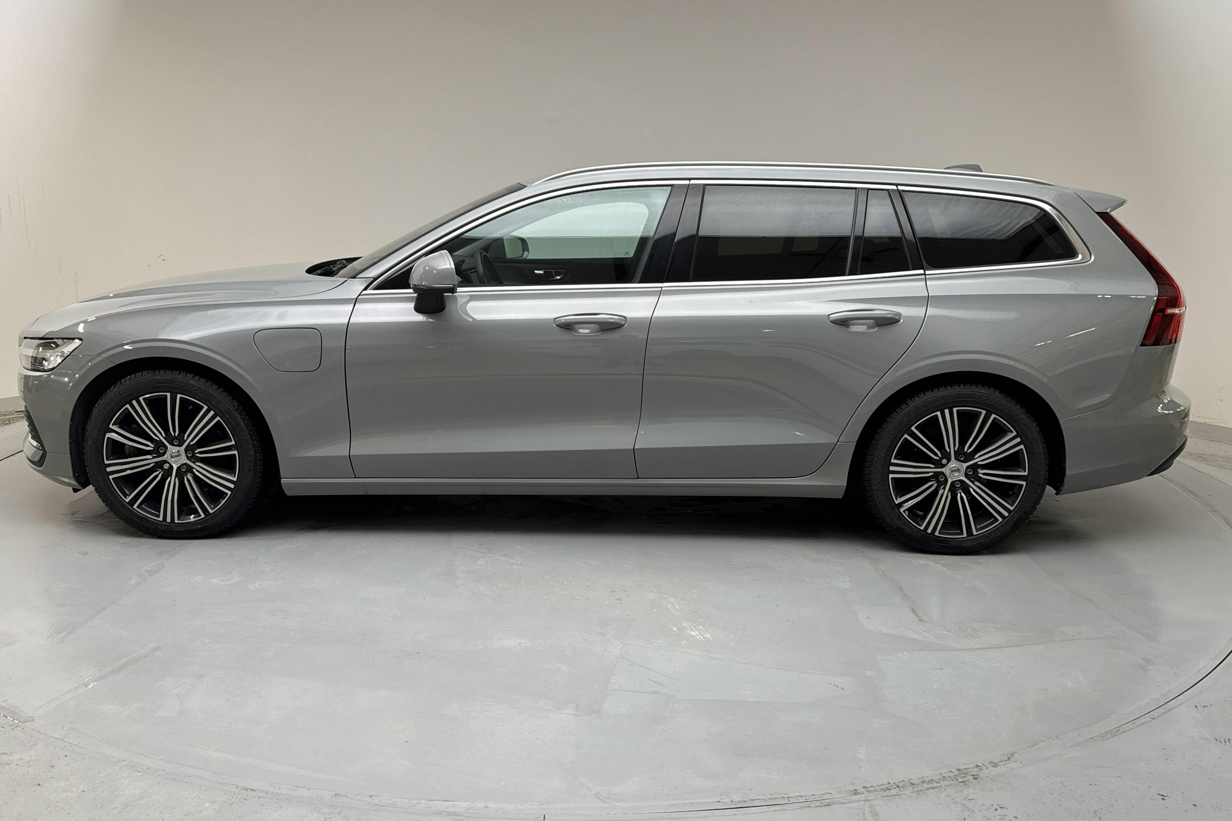 Presentation photo 2 of 16: Volvo V60 T6 AWD Recharge (350hk) - 120 730 km - Automatic - gray - 2024