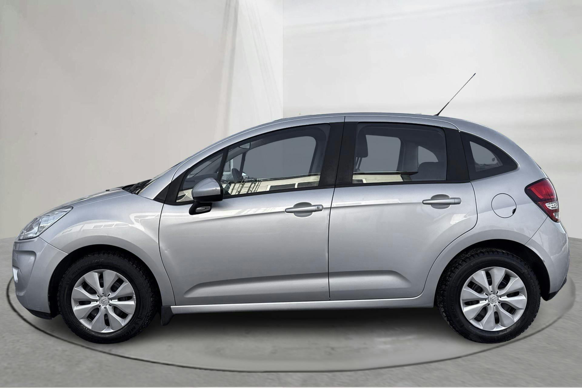 Presentation photo 2 of 13: Citroën C3 1.4 VTi  (95hk) - 79 850 km - Manual - silver - 2010