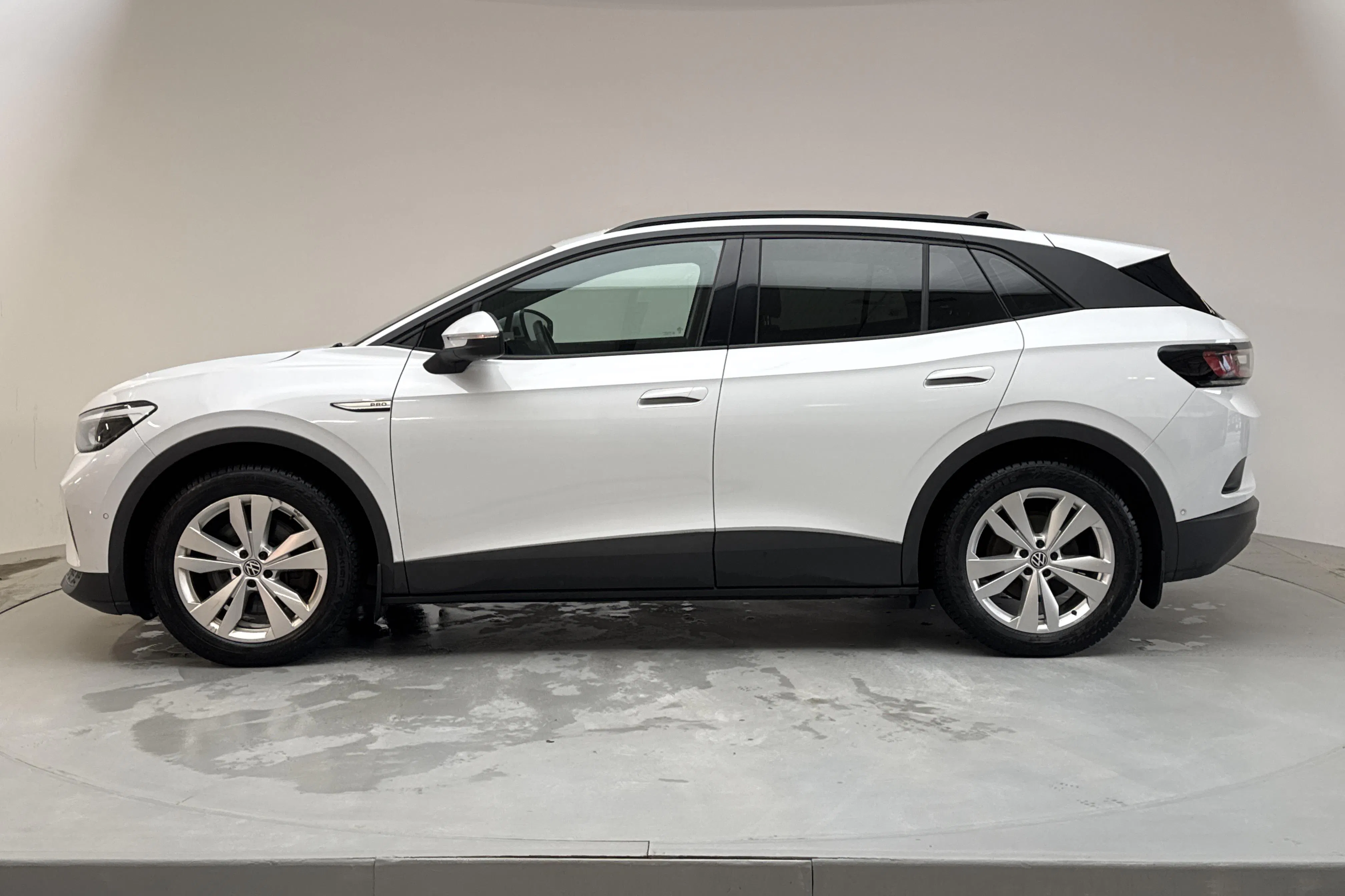 Presentationsfoto 2 av 16: VW ID.4 77kWh (204hk) - 7 411 mil - Automat - vit - 2023