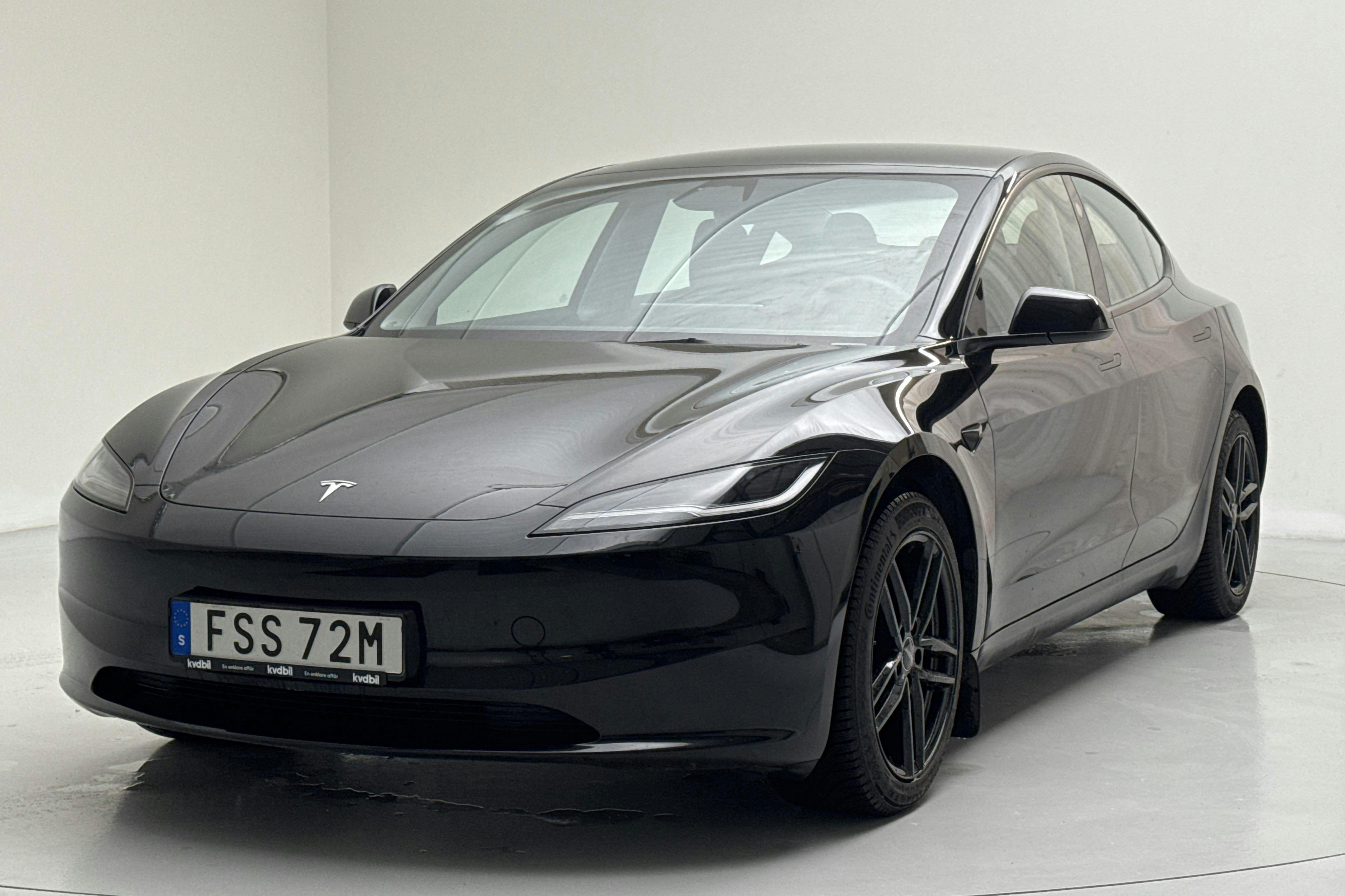 Presentationsfoto 1 av 19: Tesla Model 3 Long Range RWD - 3 534 mil - Automat - svart - 2025
