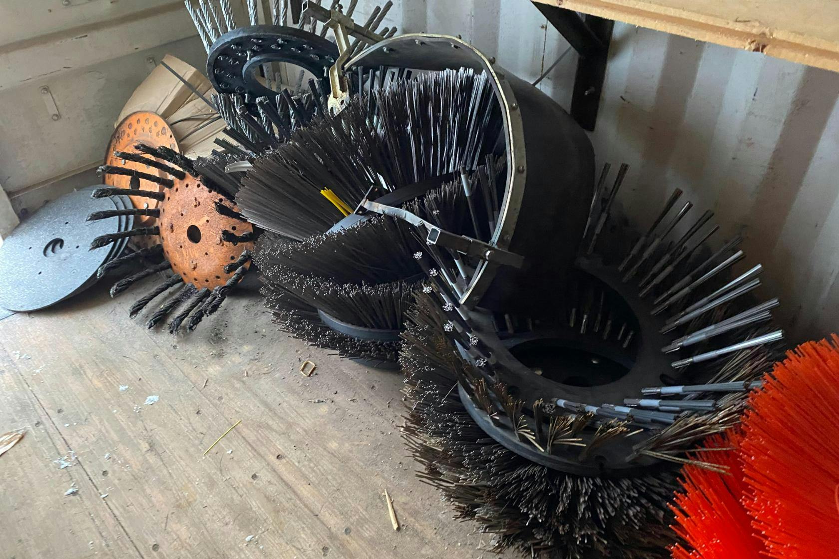 Presentation photo 1 of 15: Borstar till sopvals ( 2 uppsättningar) okänt fabrikat - 0 km