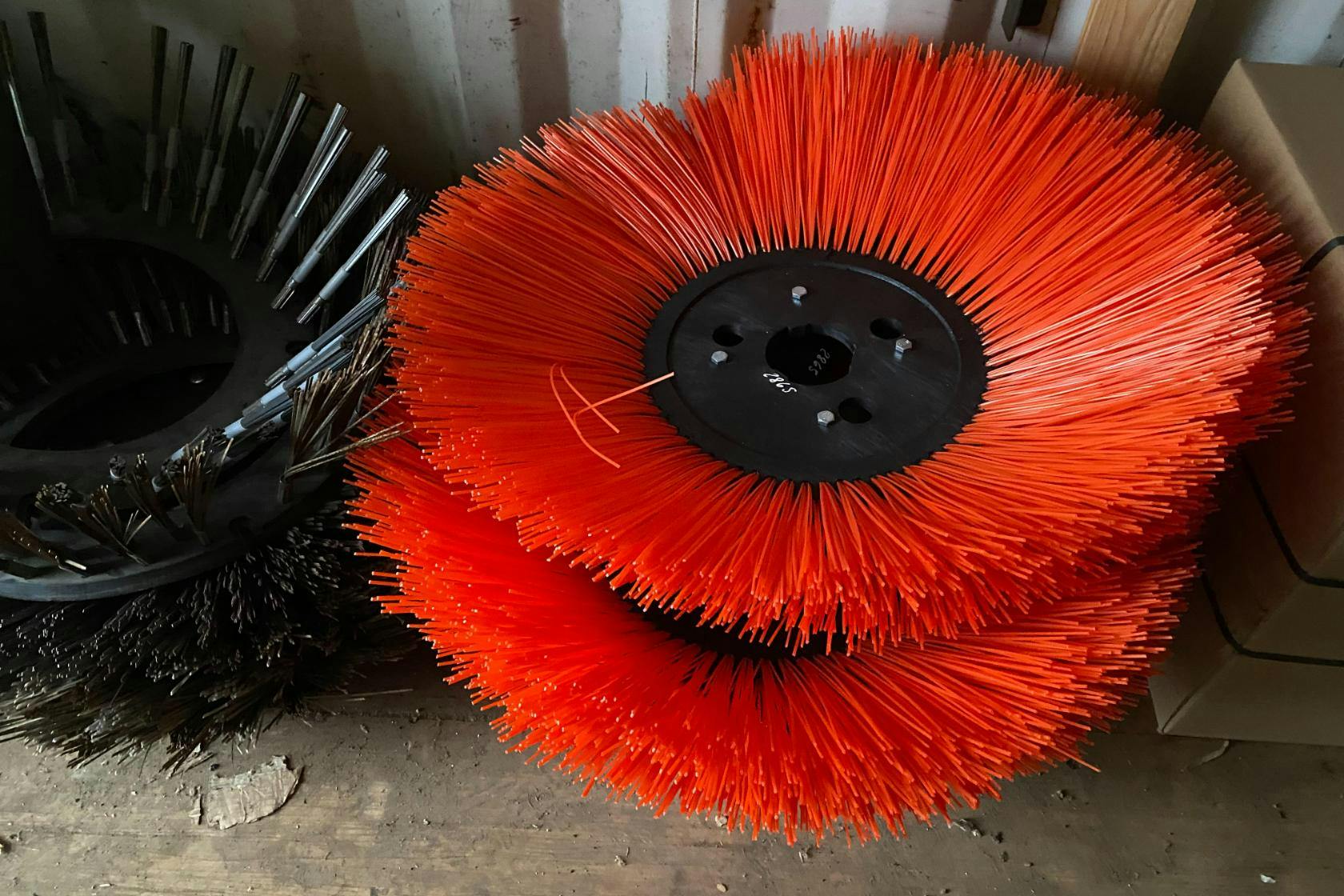 Presentation photo 2 of 15: Borstar till sopvals ( 2 uppsättningar) okänt fabrikat - 0 km