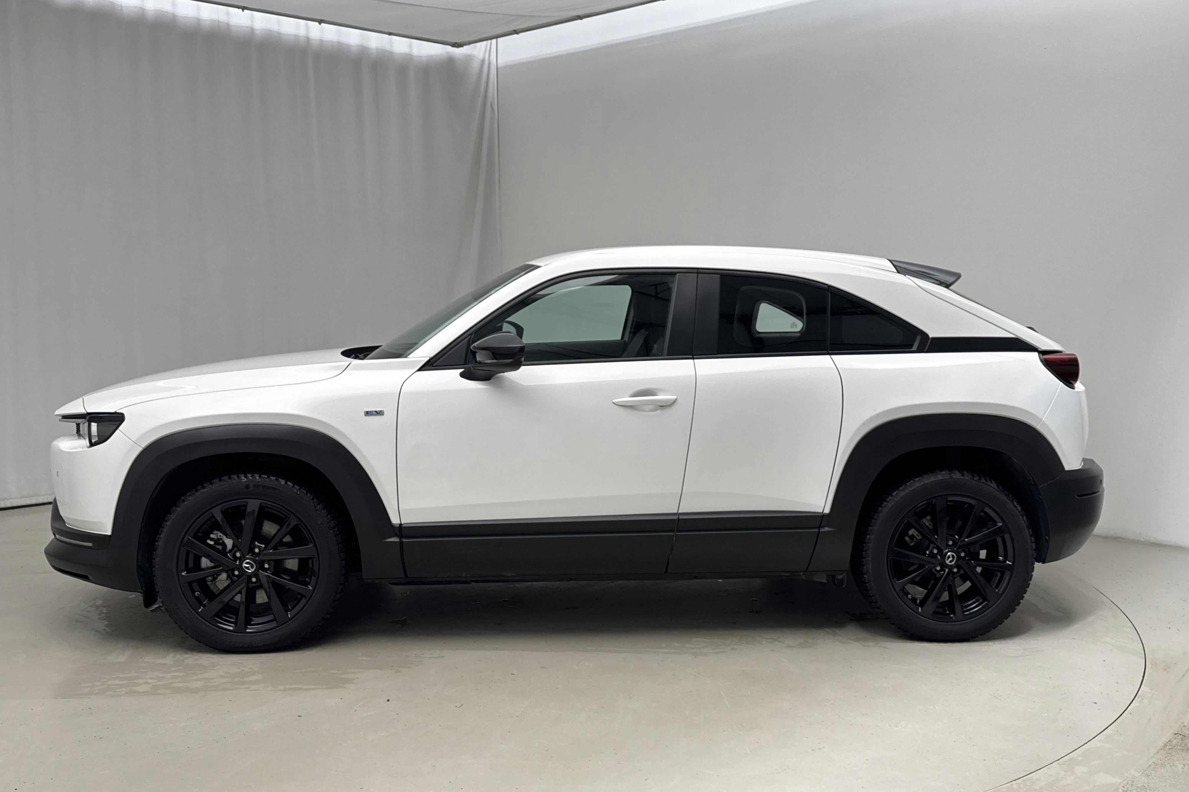 Presentation photo 2 of 17: Mazda MX-30 e-Skyactiv (145hk) - 24 980 km - Automatic - white - 2022