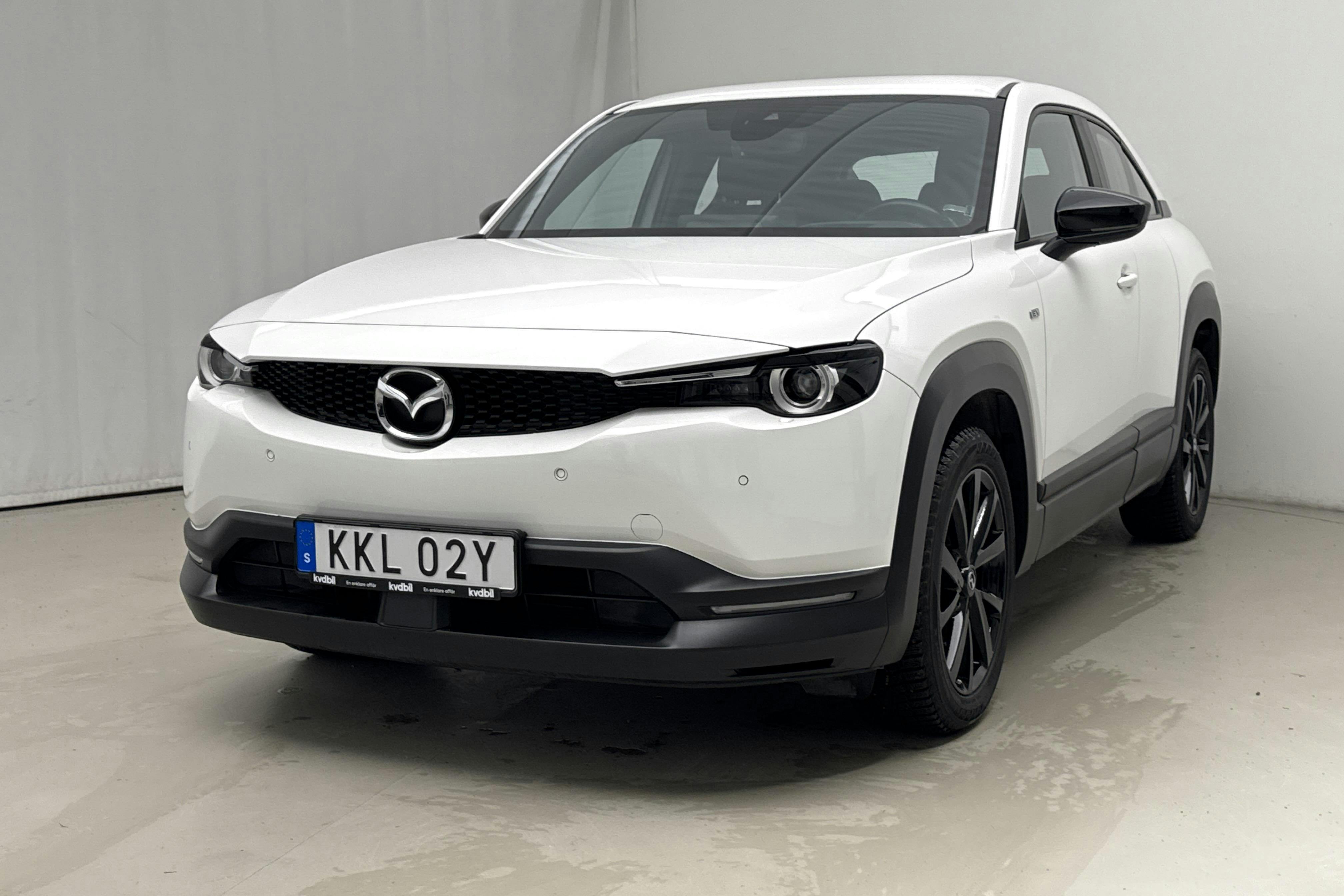 Presentation photo 1 of 17: Mazda MX-30 e-Skyactiv (145hk) - 24 980 km - Automatic - white - 2022