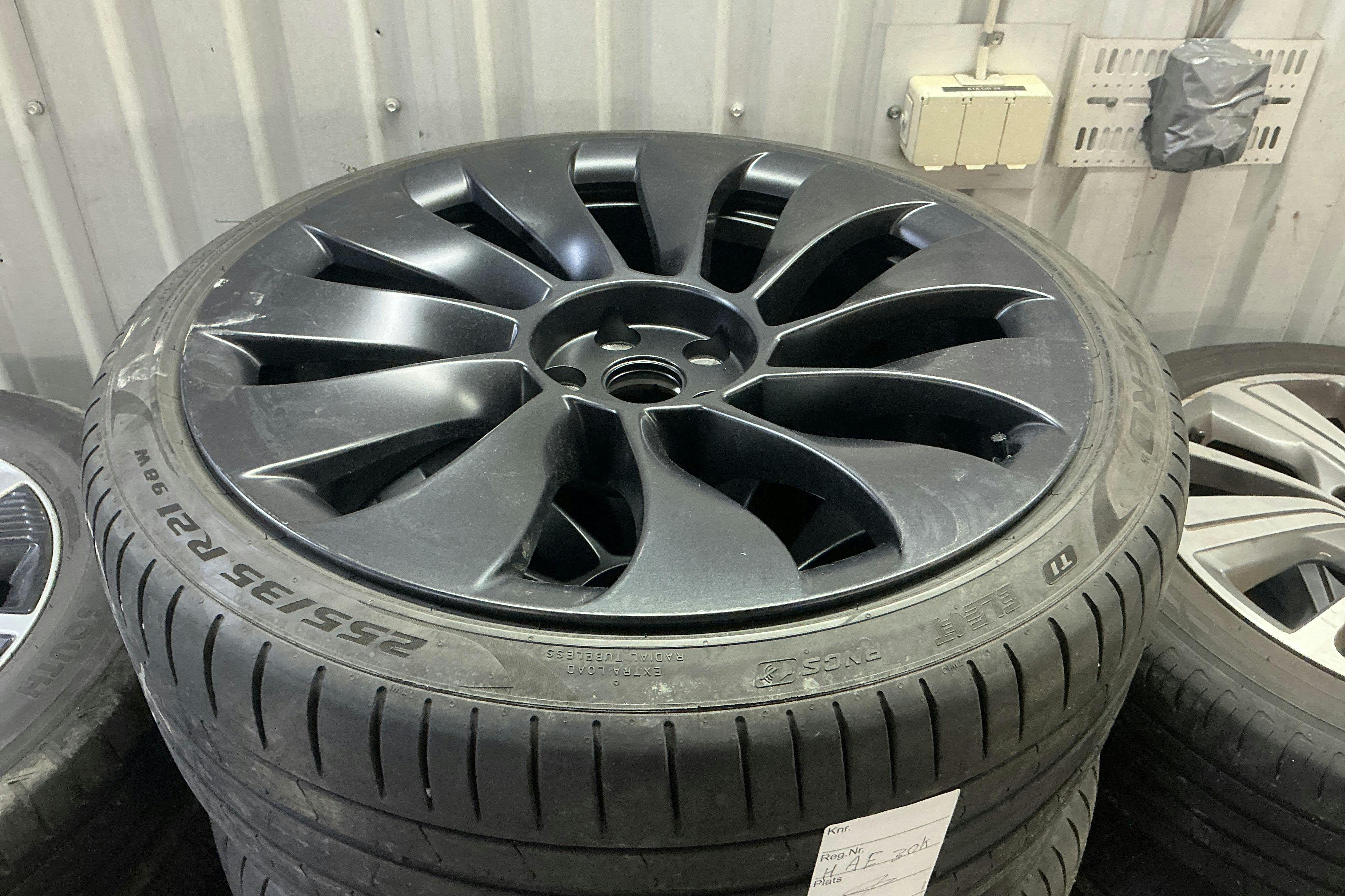 Presentation photo 18 of 18: Tesla Model Y Performance Dual Motor AWD - 95 620 km - Automatic - white - 2023