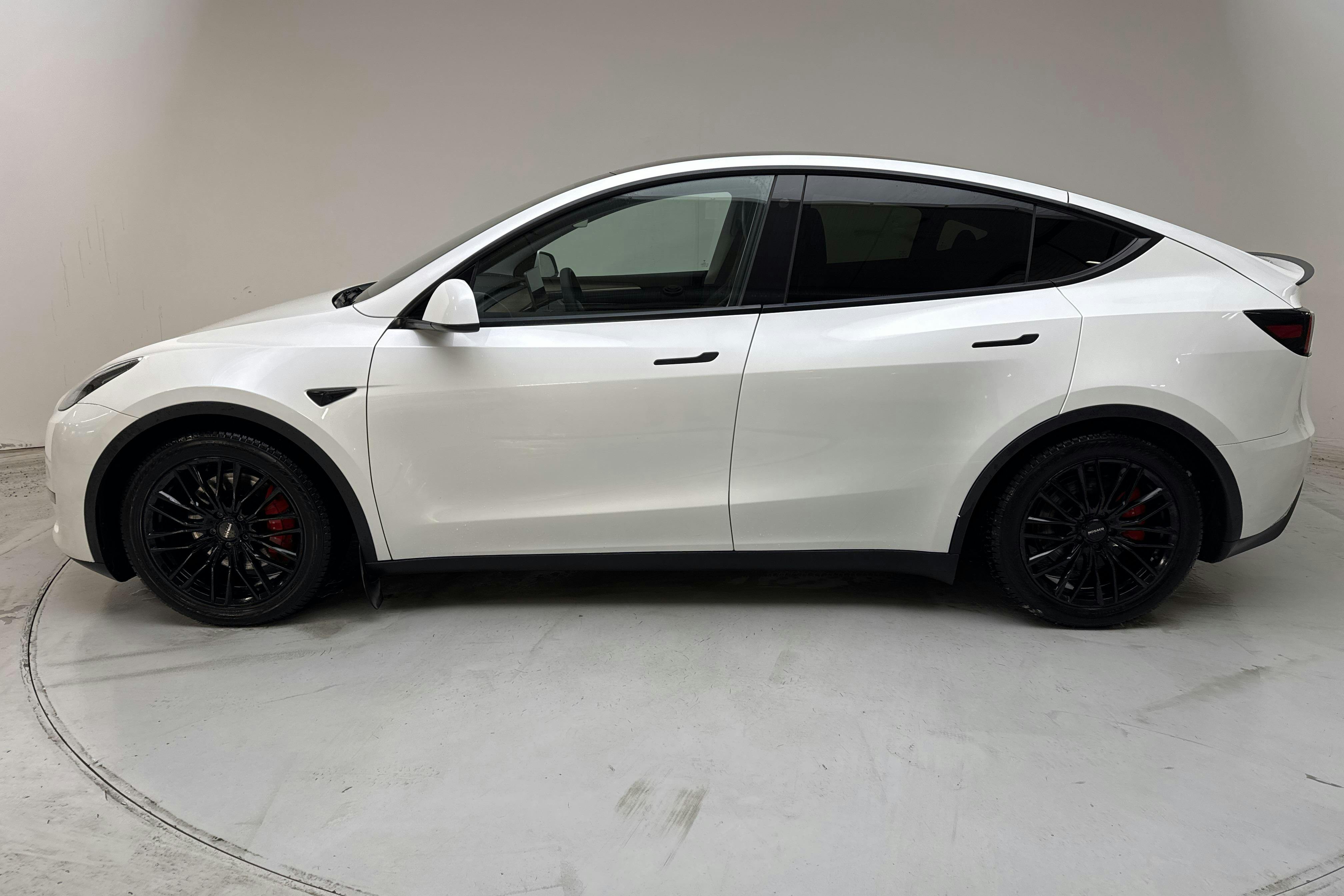 Presentation photo 2 of 18: Tesla Model Y Performance Dual Motor AWD - 95 620 km - Automatic - white - 2023