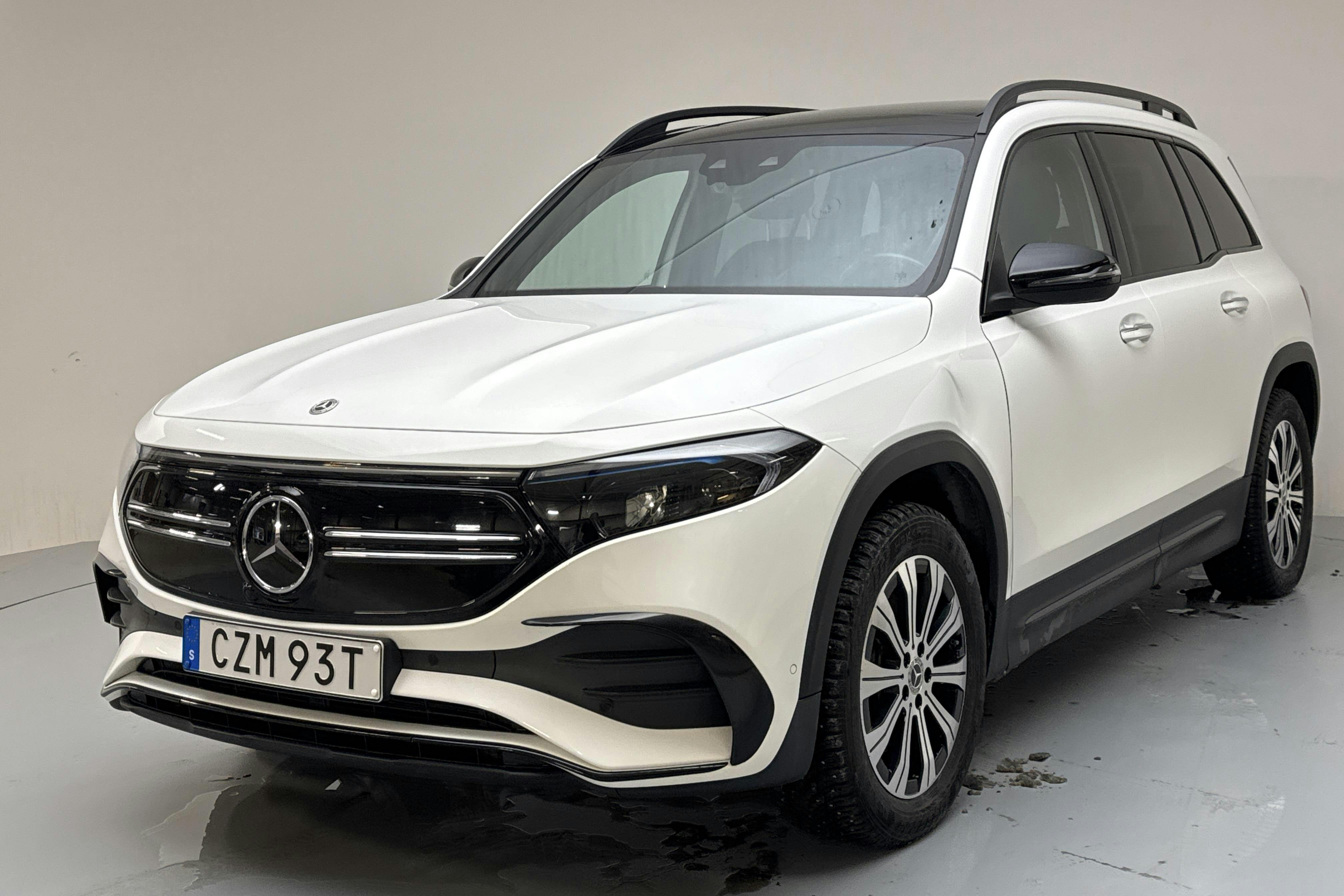 Presentation photo 1 of 17: Mercedes EQB 300 4MATIC X243 (228hk) - 54 850 km - Automatic - white - 2023