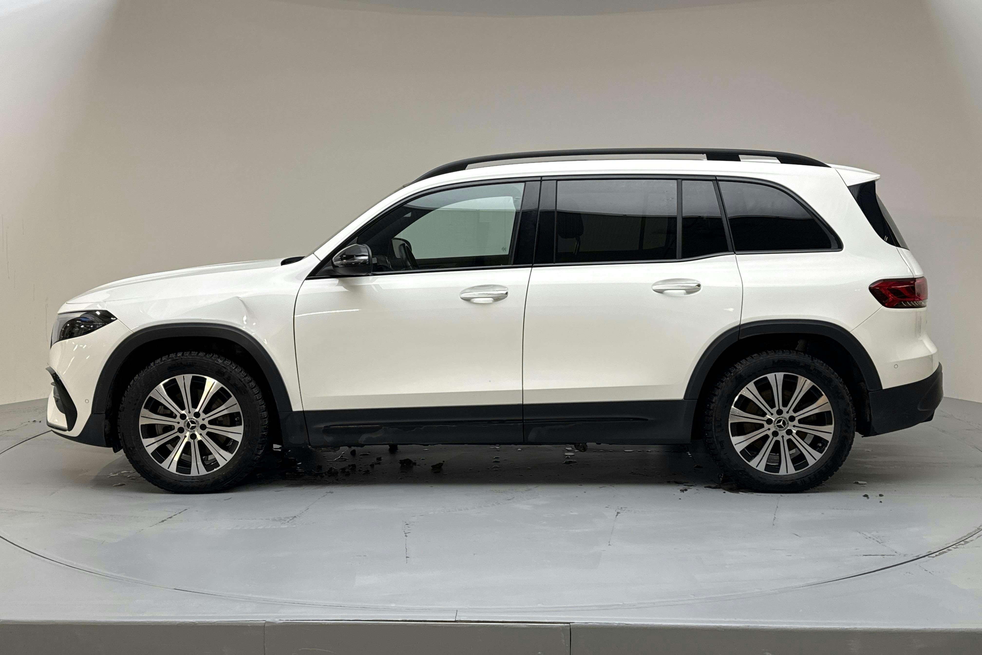 Presentation photo 2 of 17: Mercedes EQB 300 4MATIC X243 (228hk) - 54 850 km - Automatic - white - 2023