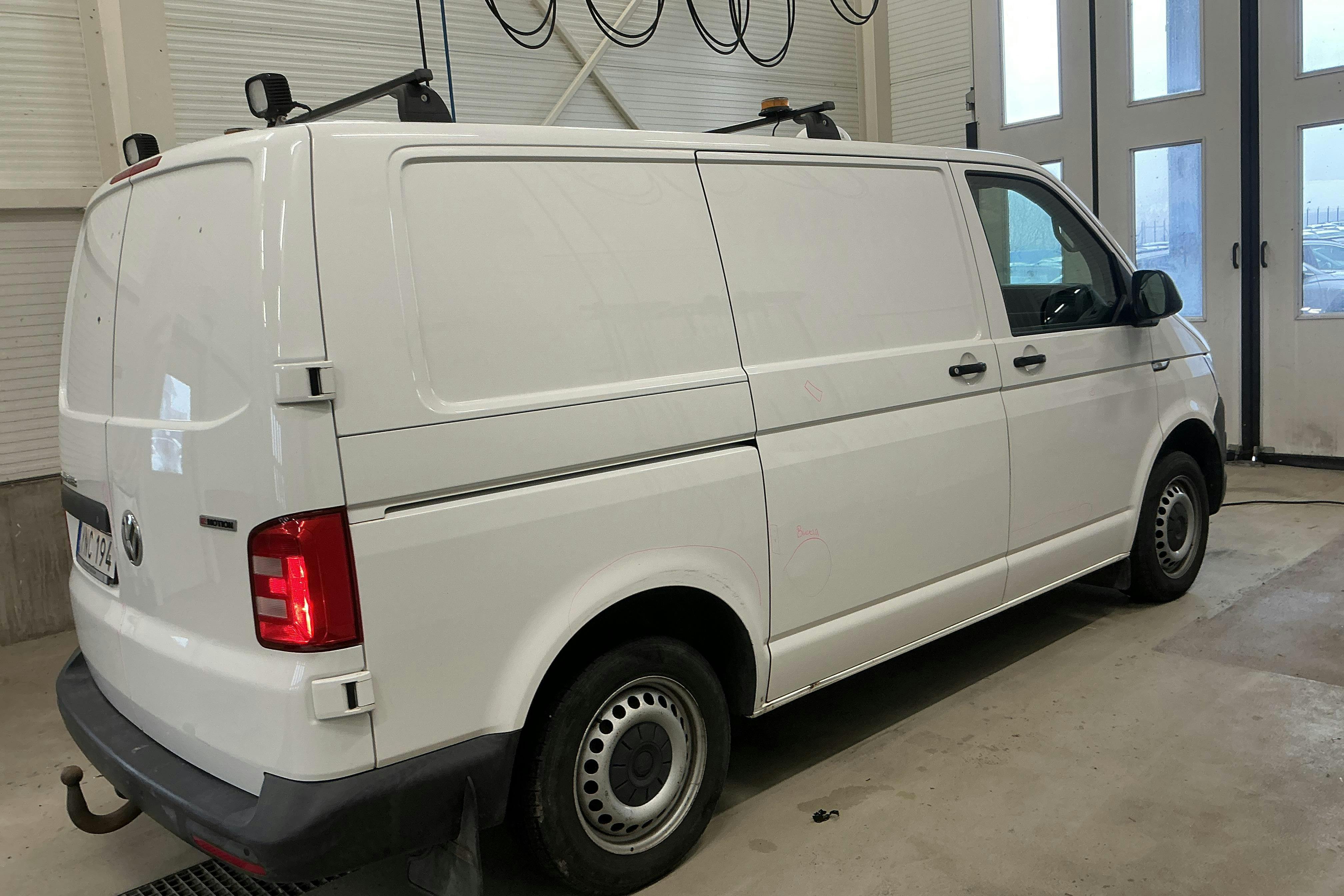 Presentation photo 2 of 14: VW Transporter T6 2.0 TDI BMT Skåp 4MOTION (150hk) - 268 100 km - Automatic - white - 2018