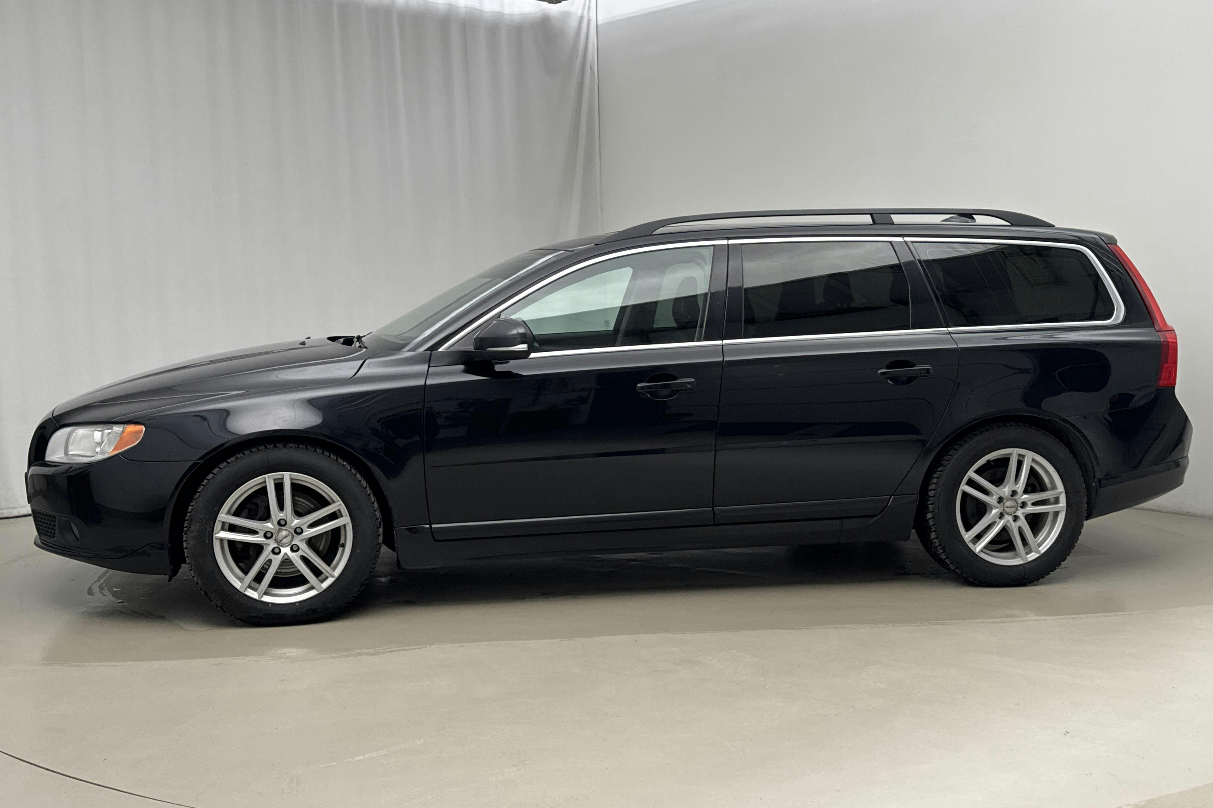 Presentation photo 2 of 13: Volvo V70 II D4 AWD (163hk) - 231 030 km - Automatic - black - 2013