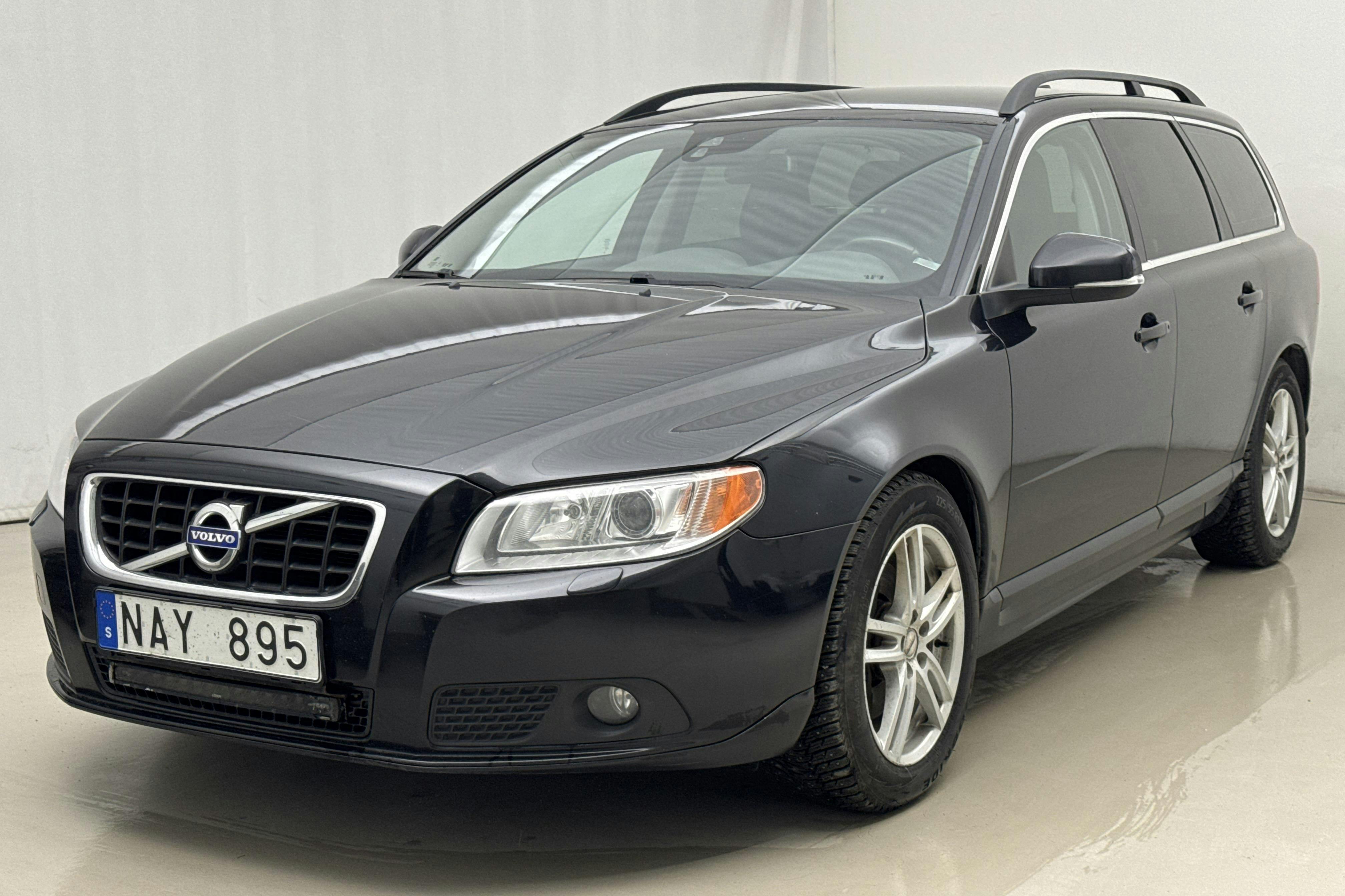 Presentation photo 1 of 13: Volvo V70 II D4 AWD (163hk) - 231 030 km - Automatic - black - 2013