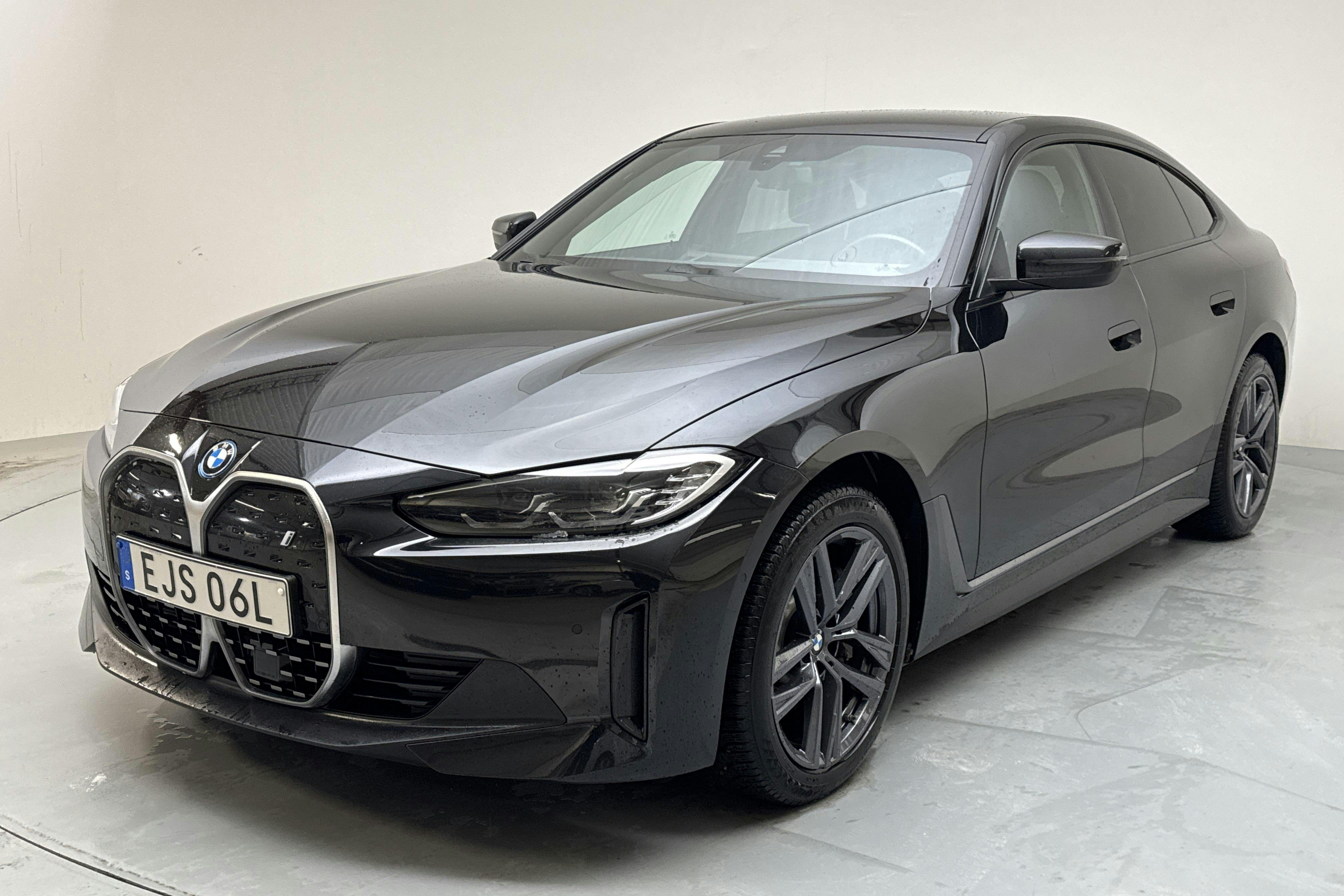 Presentation photo 1 of 16: BMW i4 eDrive40, G26 (340hk) - 82 340 km - Automatic - black - 2023